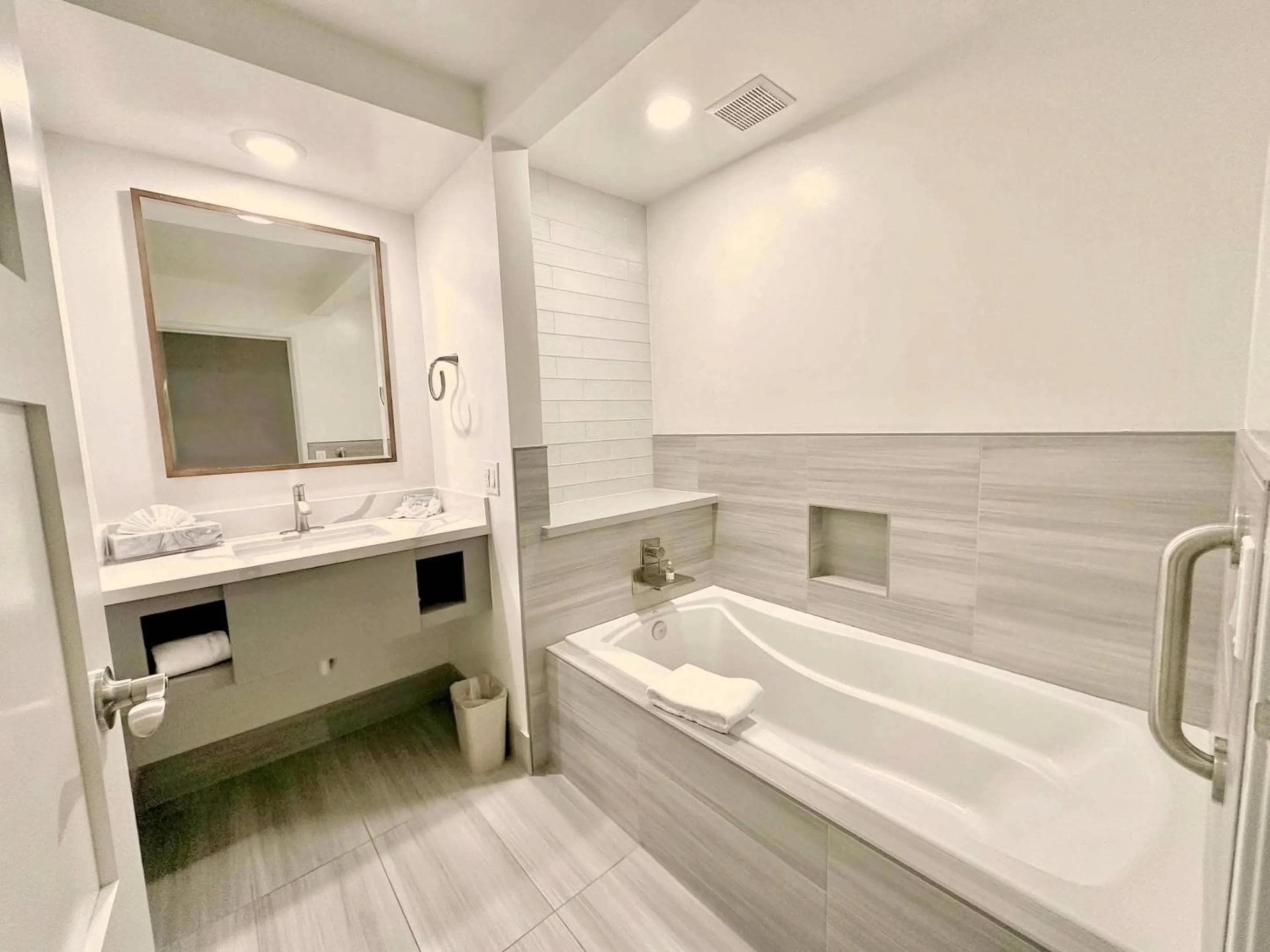 Bedroom in The Volare, an Ascend Collection Hotel