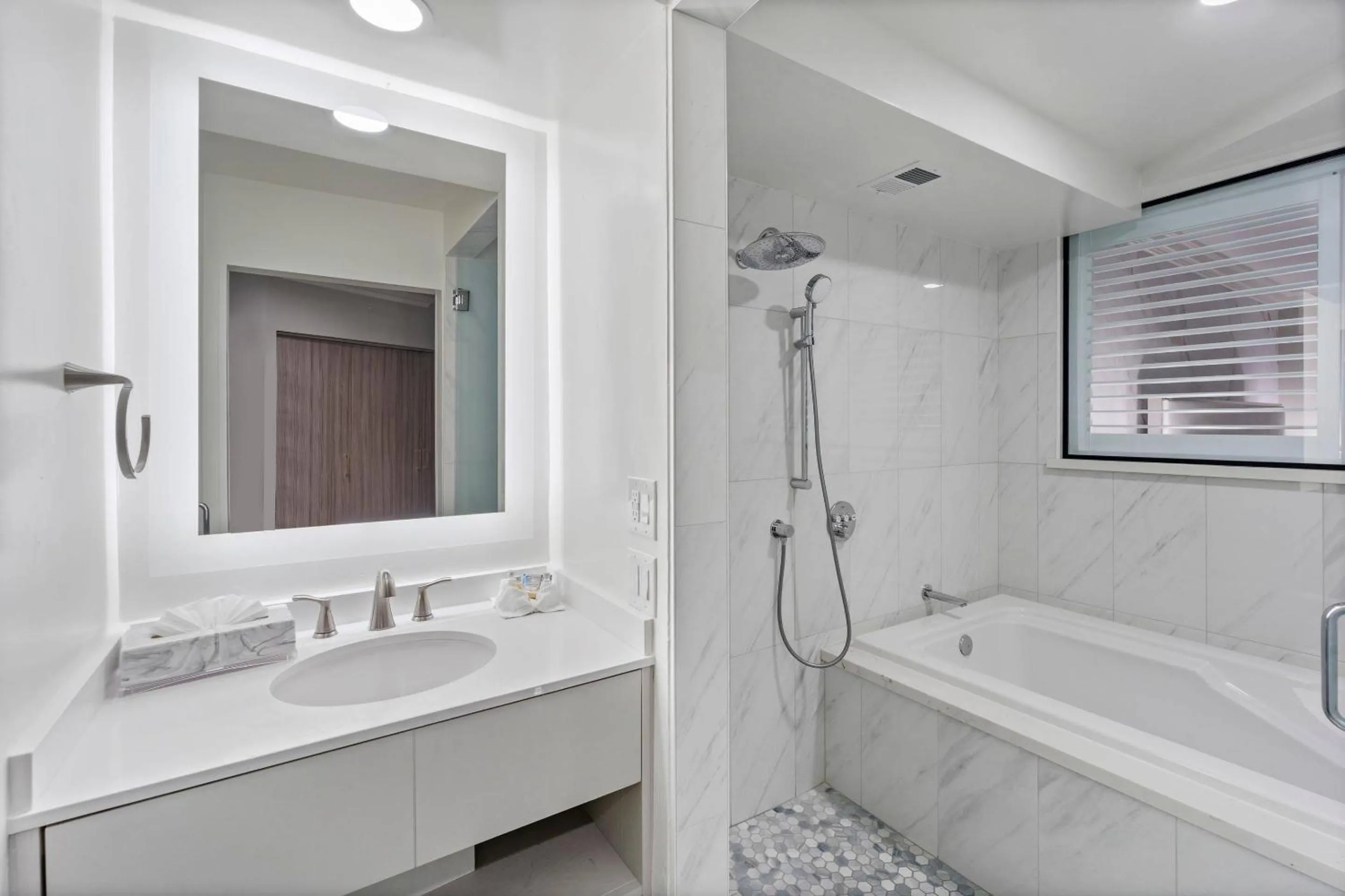 Bedroom in The Volare, an Ascend Collection Hotel