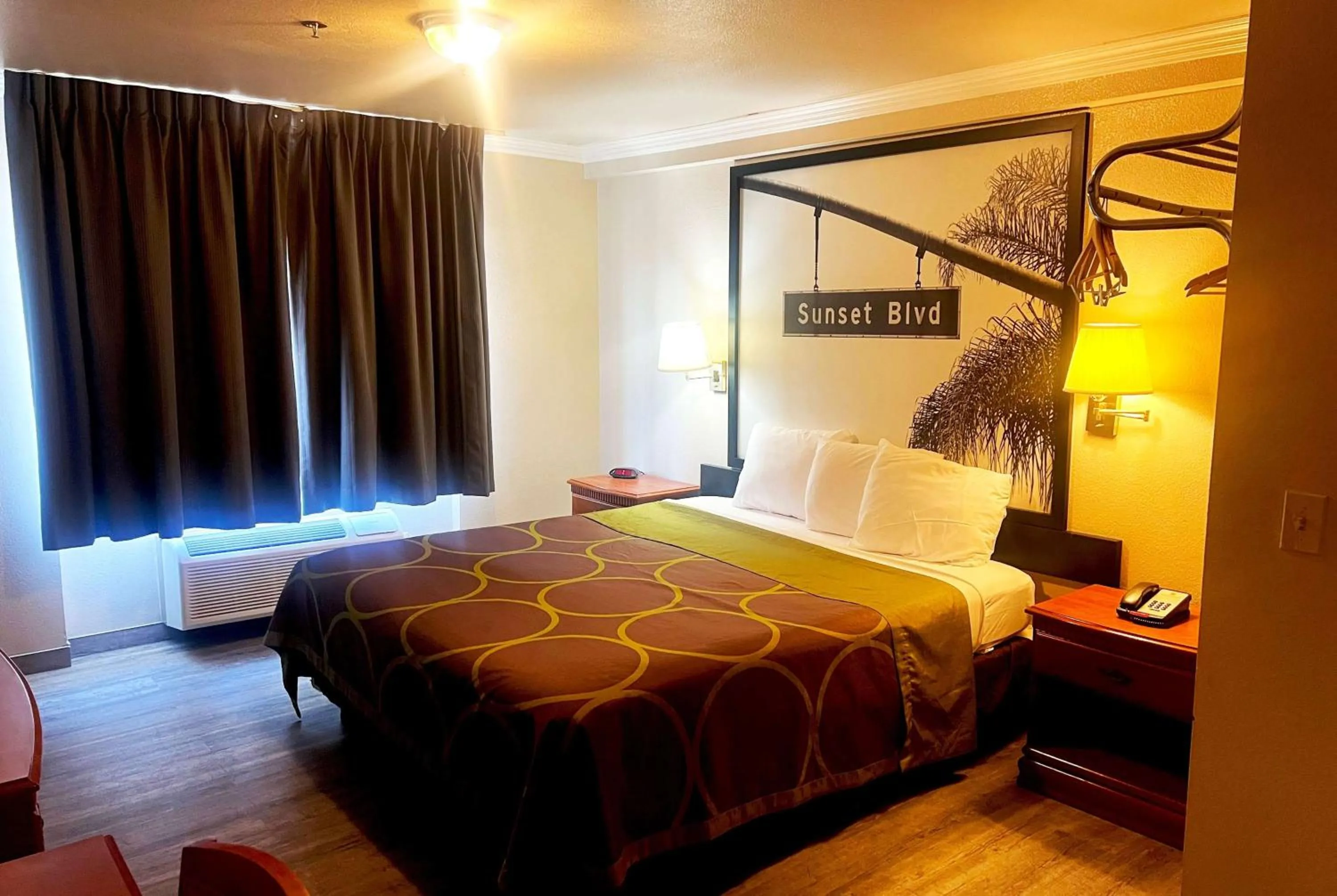 Photo of the whole room, Bed in Super 8 by Wyndham Hollywood/LA Area