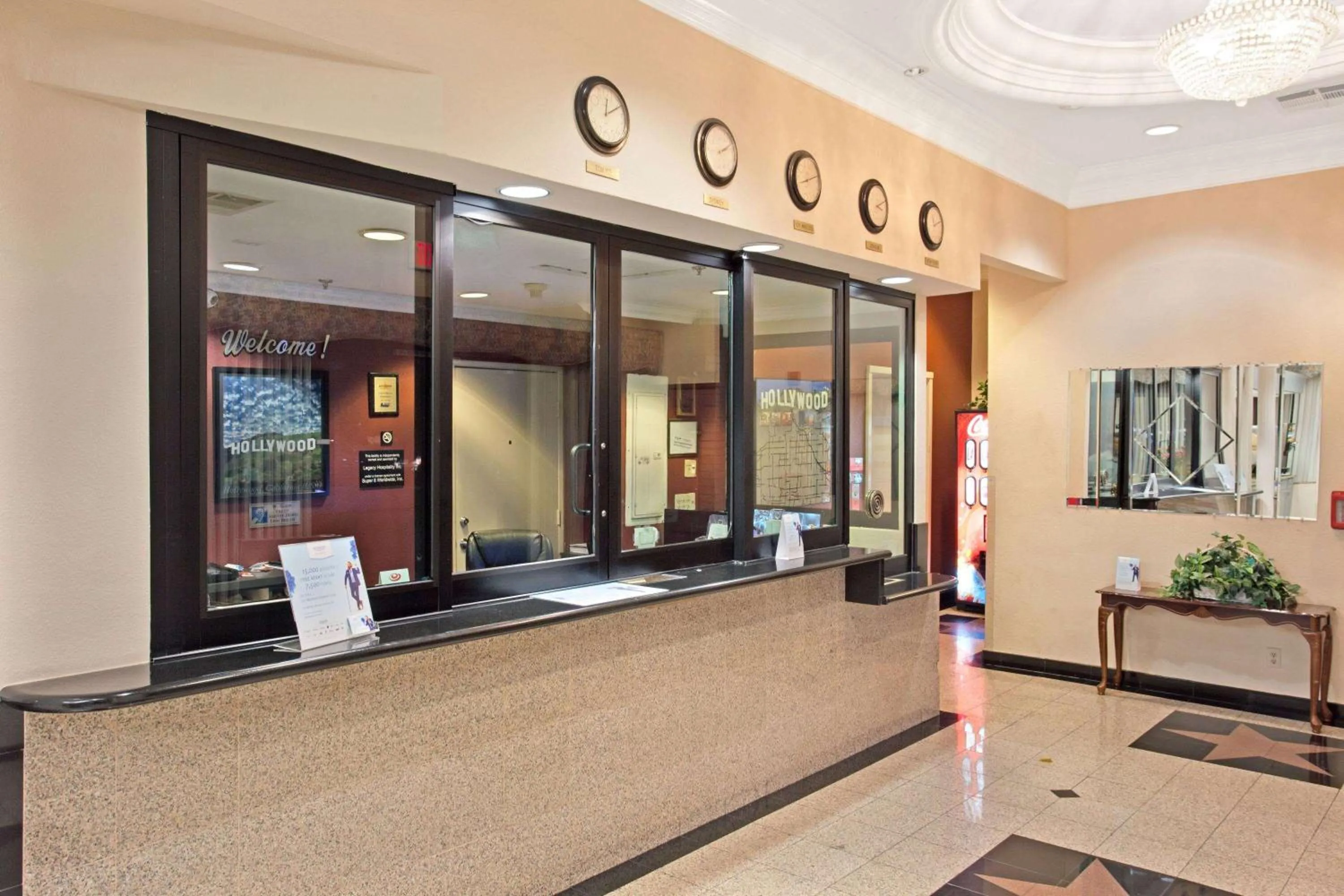 Lobby or reception in Super 8 by Wyndham Hollywood/LA Area