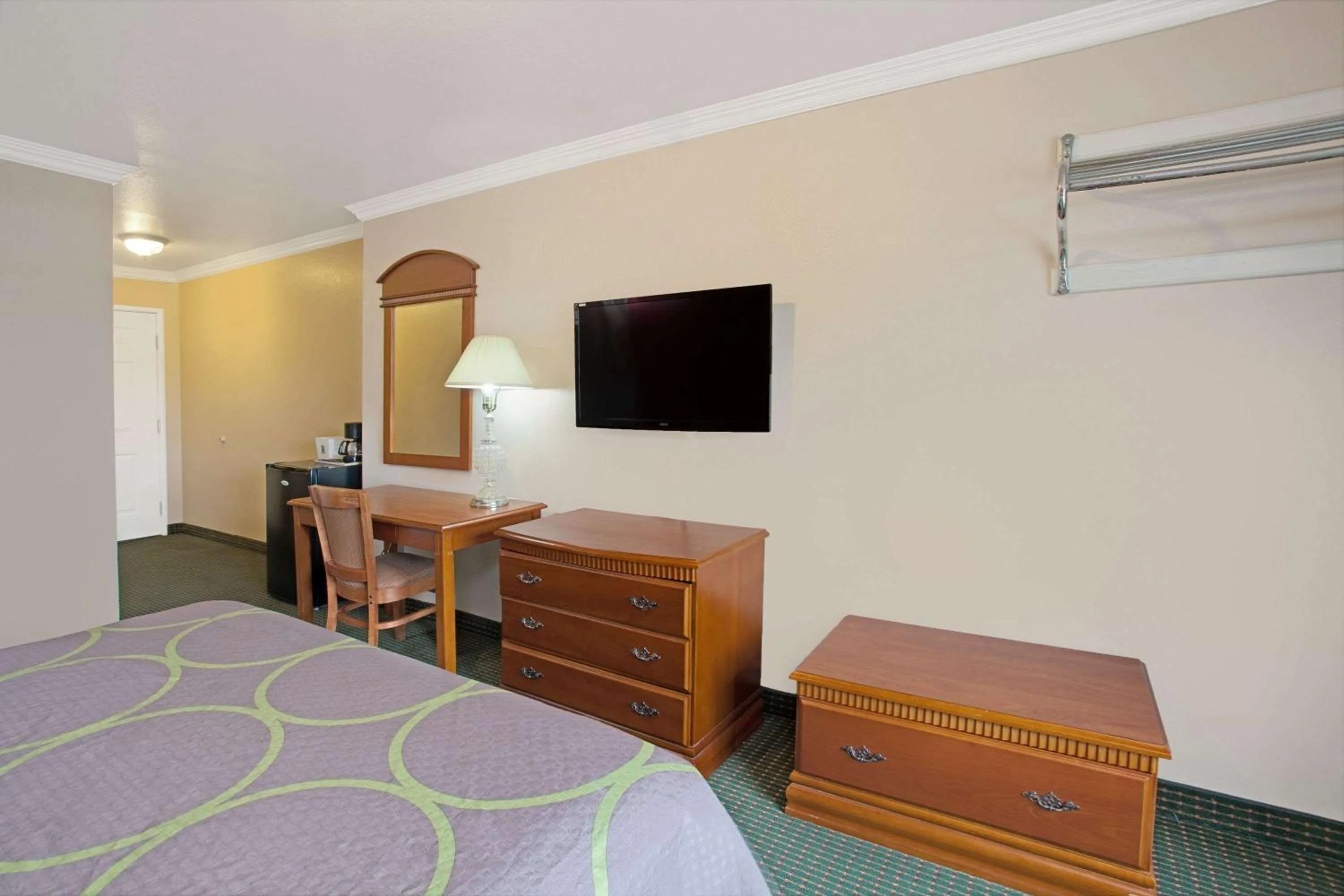 Photo of the whole room, Bed in Super 8 by Wyndham Hollywood/LA Area