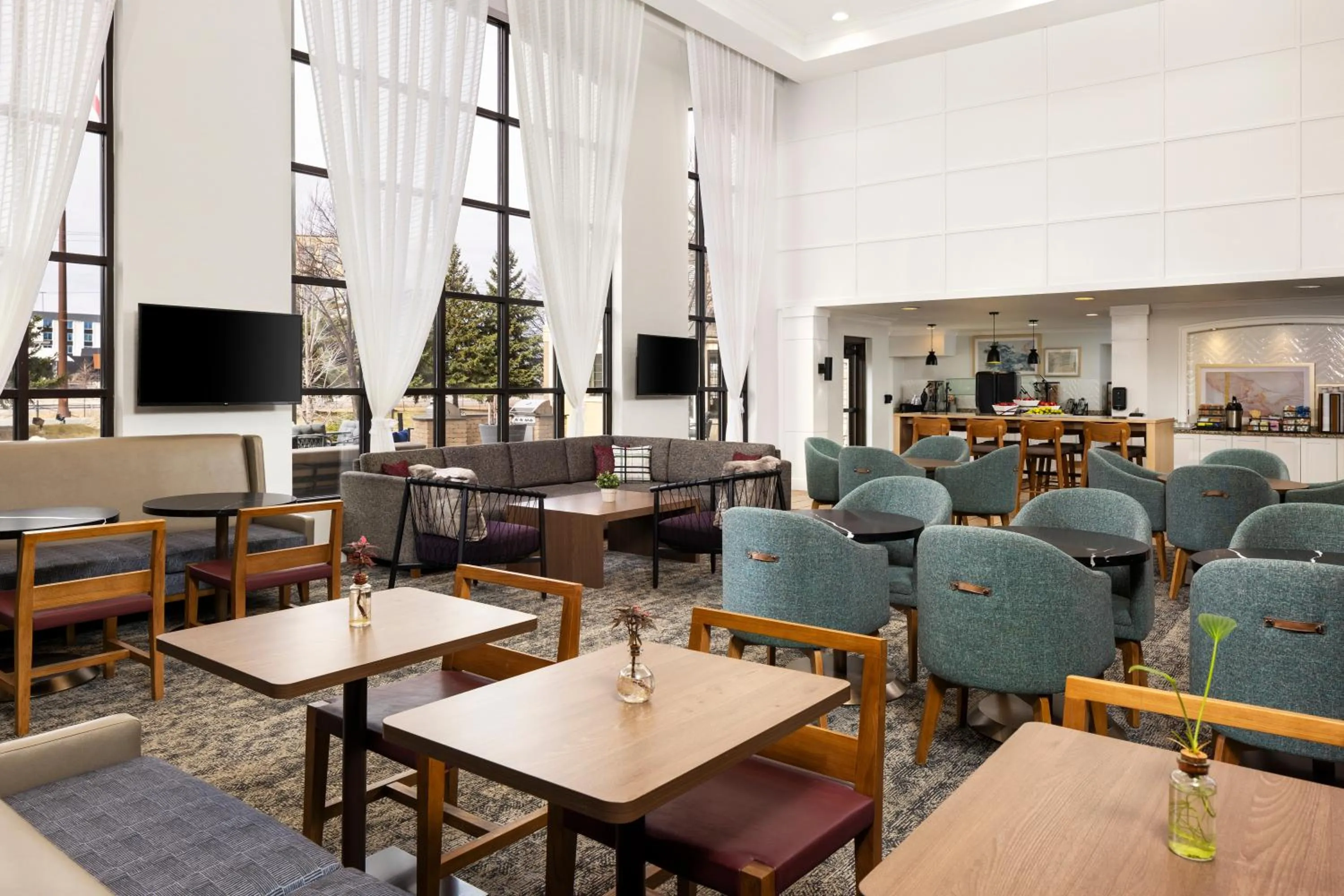 Lobby or reception in Staybridge Suites Minneapolis-Bloomington by IHG