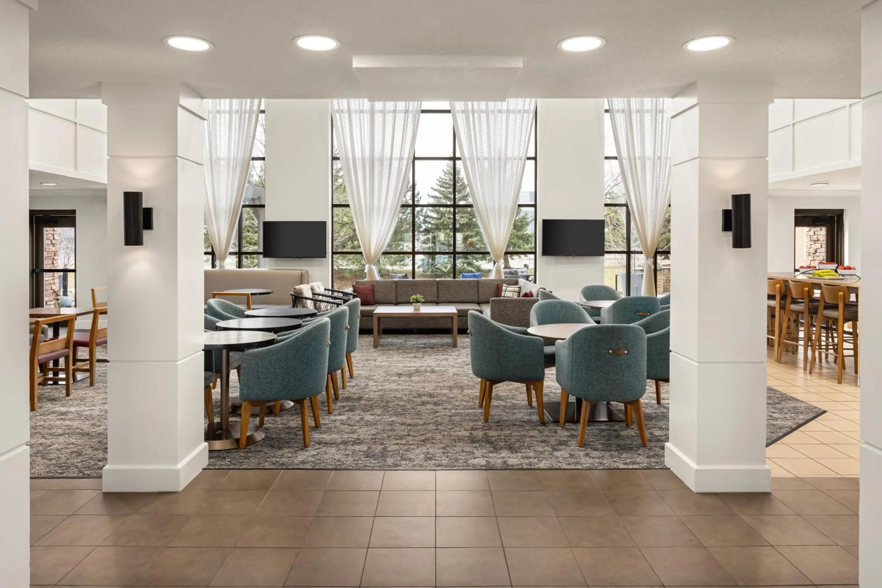 Seating area in Staybridge Suites Minneapolis-Bloomington by IHG