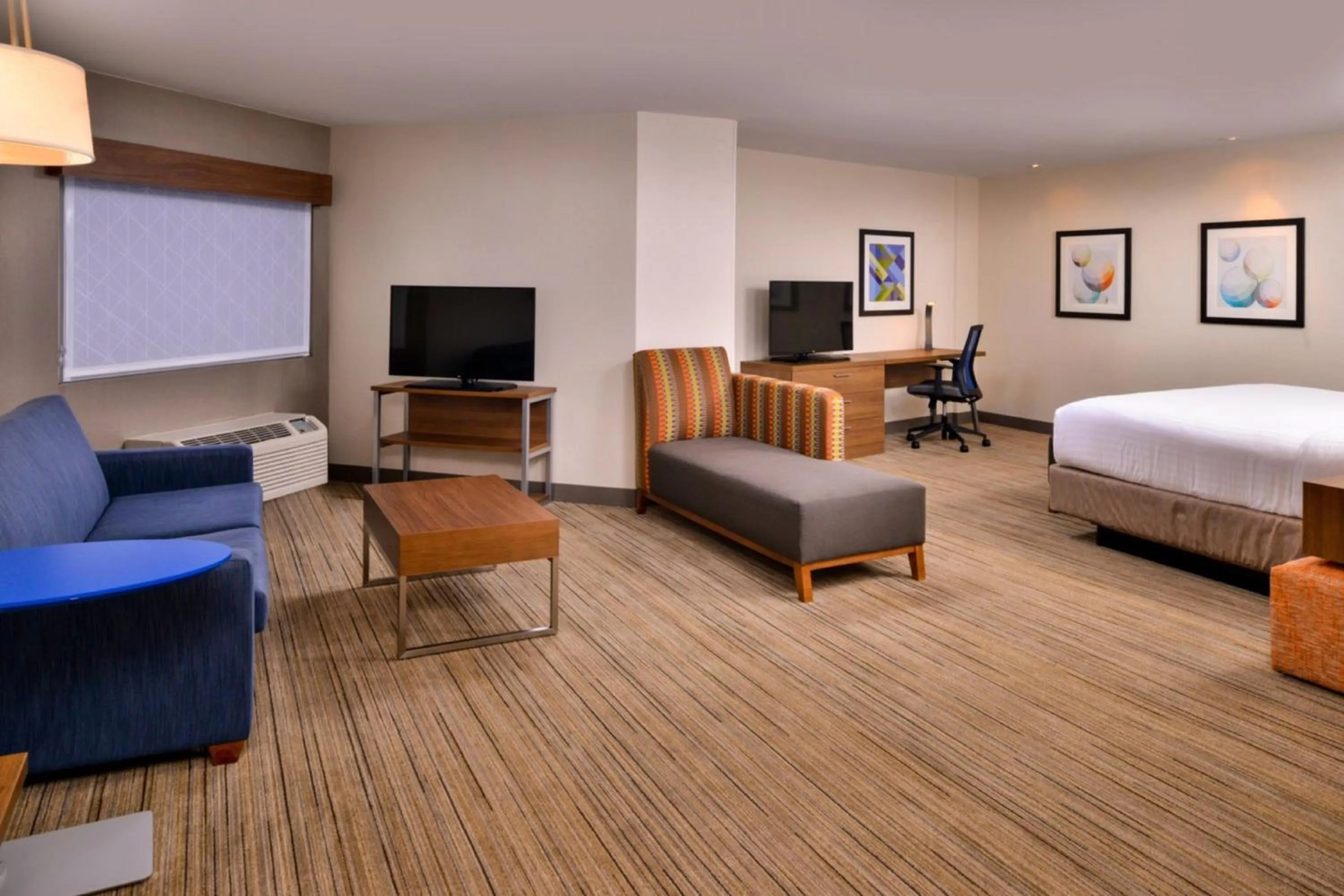 Photo of the whole room, Bed in Holiday Inn Express Walnut Creek by IHG