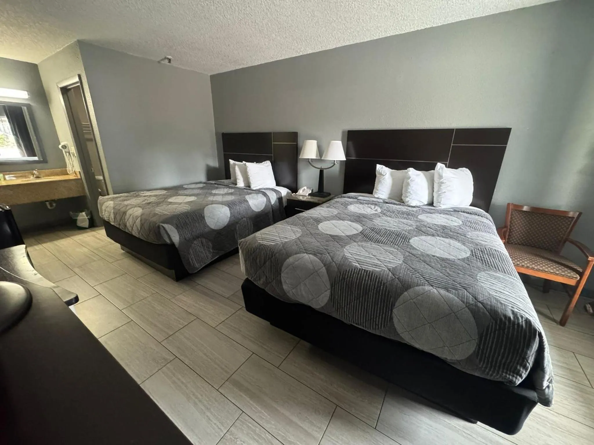 Bed in Budget Inn Sanford International Airport