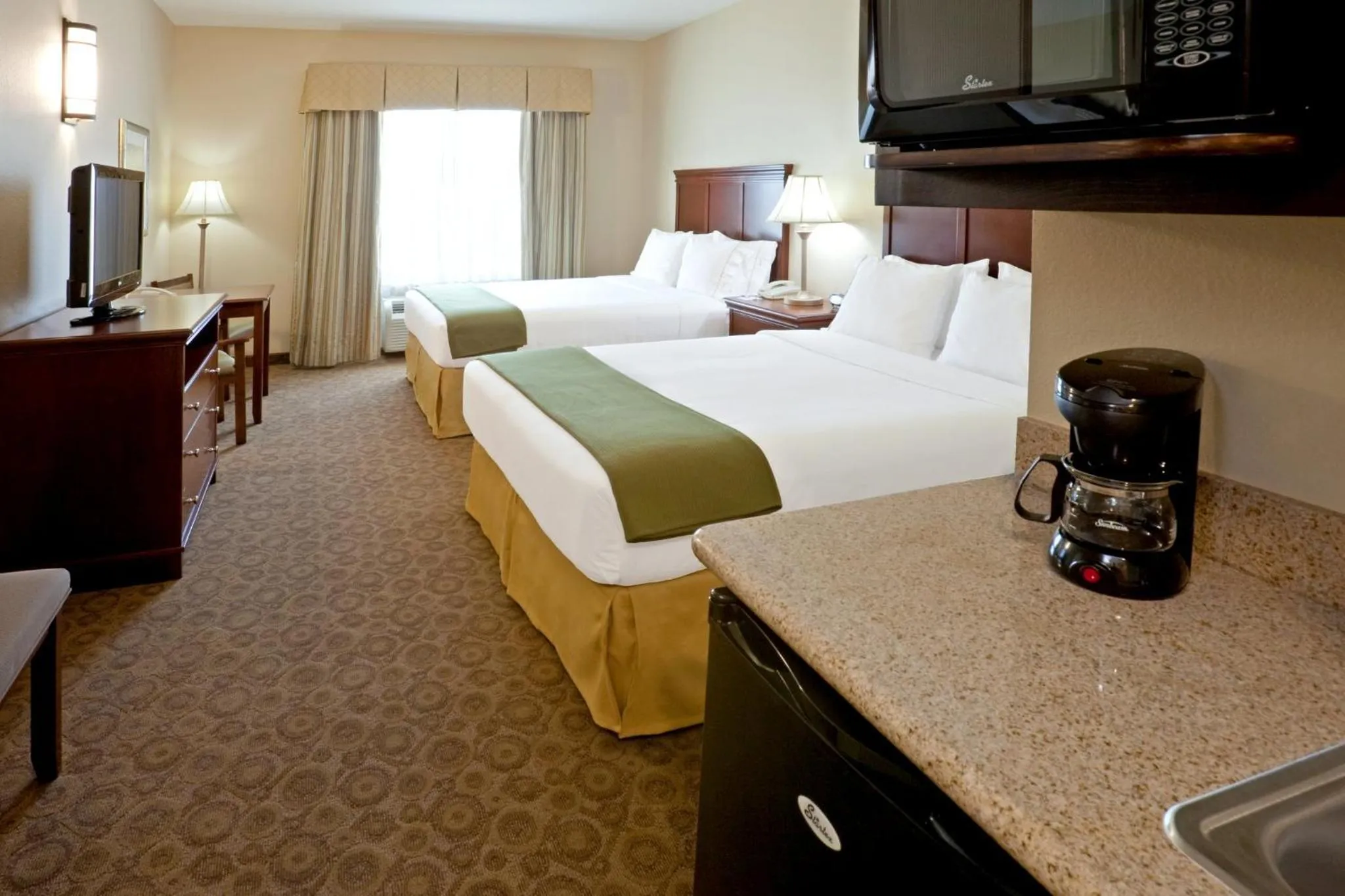 Photo of the whole room, Bed in Holiday Inn Express Hotel & Suites Cedar Hill by IHG