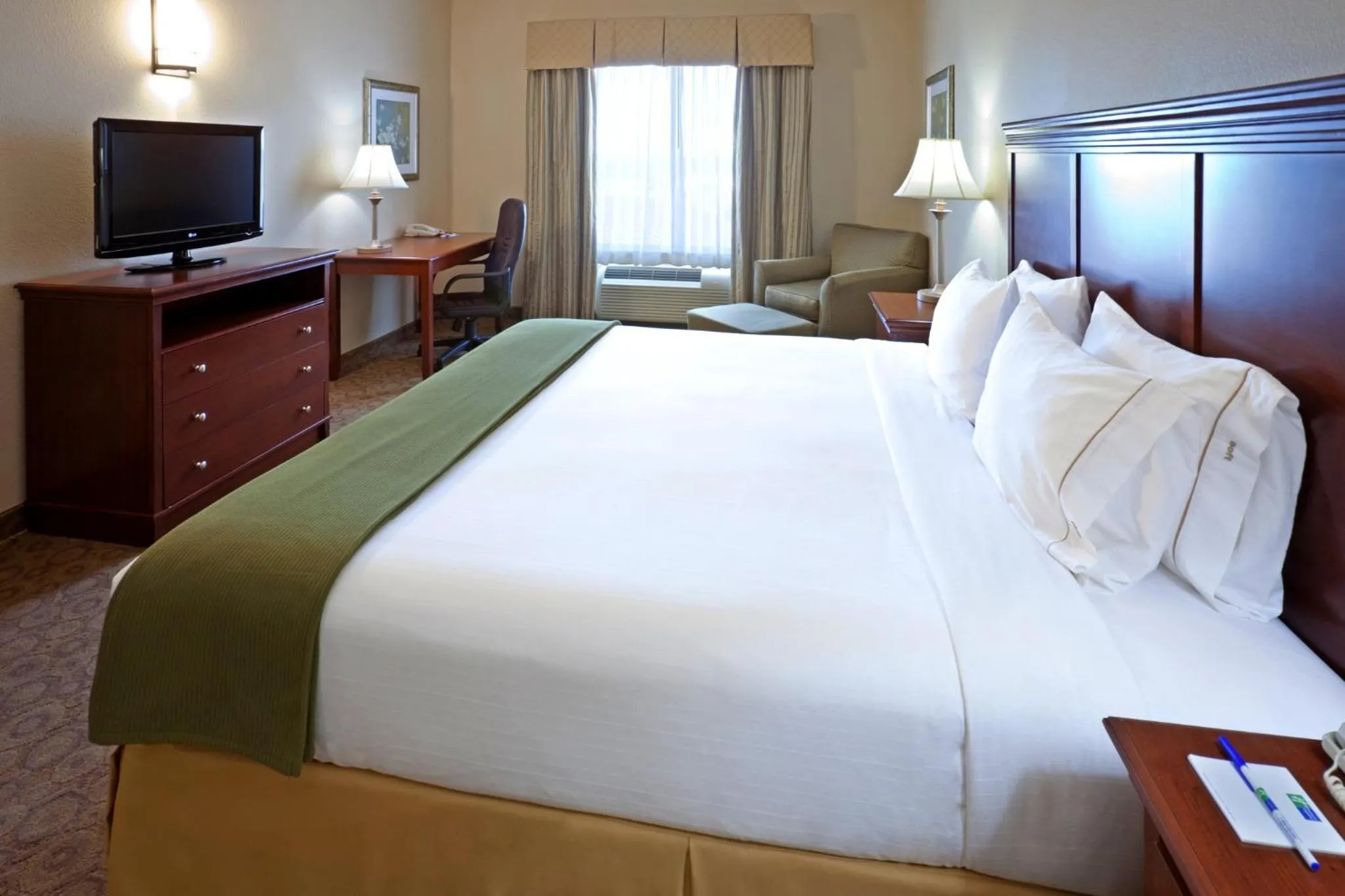 Photo of the whole room, Bed in Holiday Inn Express Hotel & Suites Cedar Hill by IHG