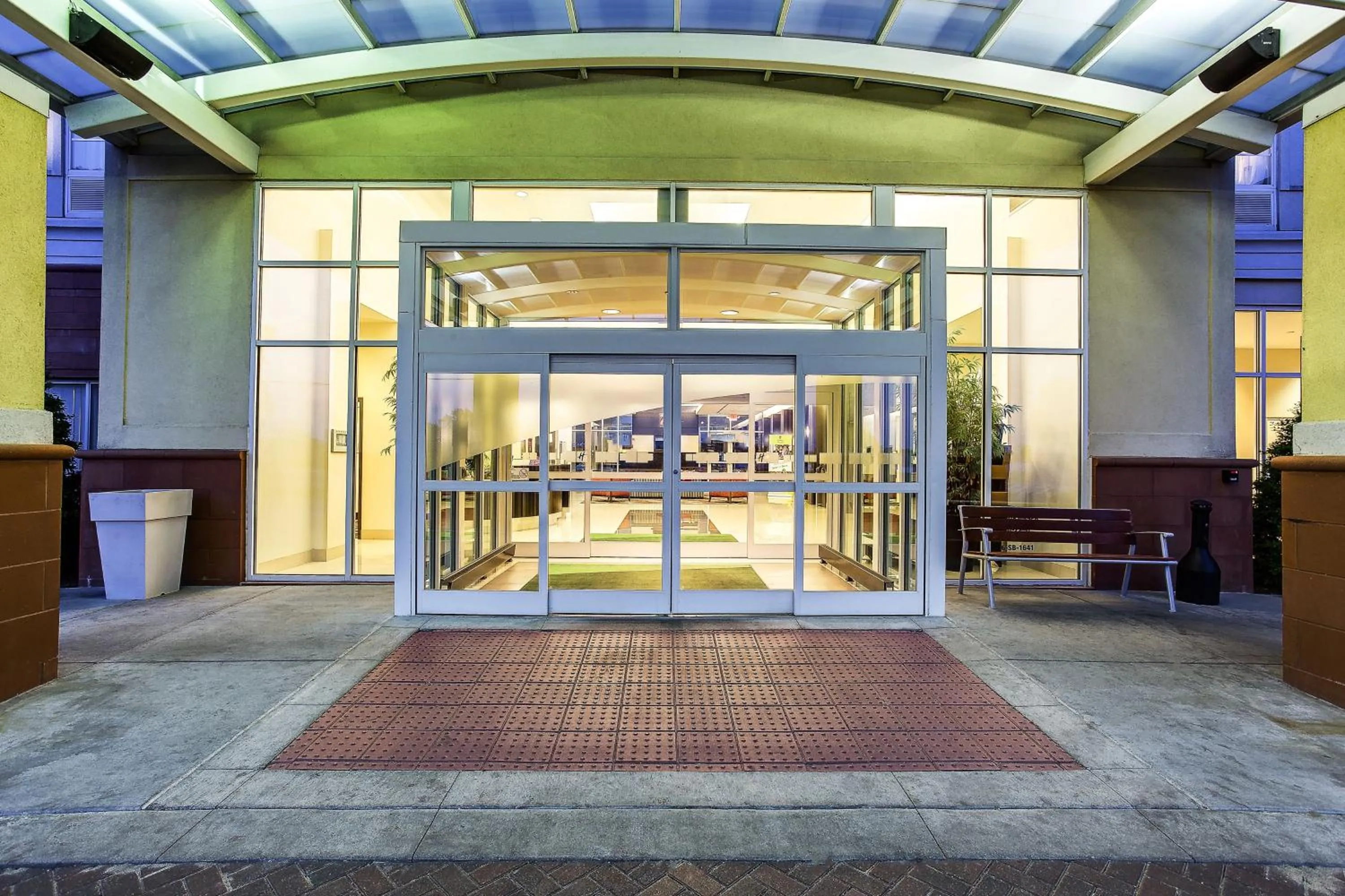 Facade/entrance in Holiday Inn Louisville Airport - Fair/Expo by IHG