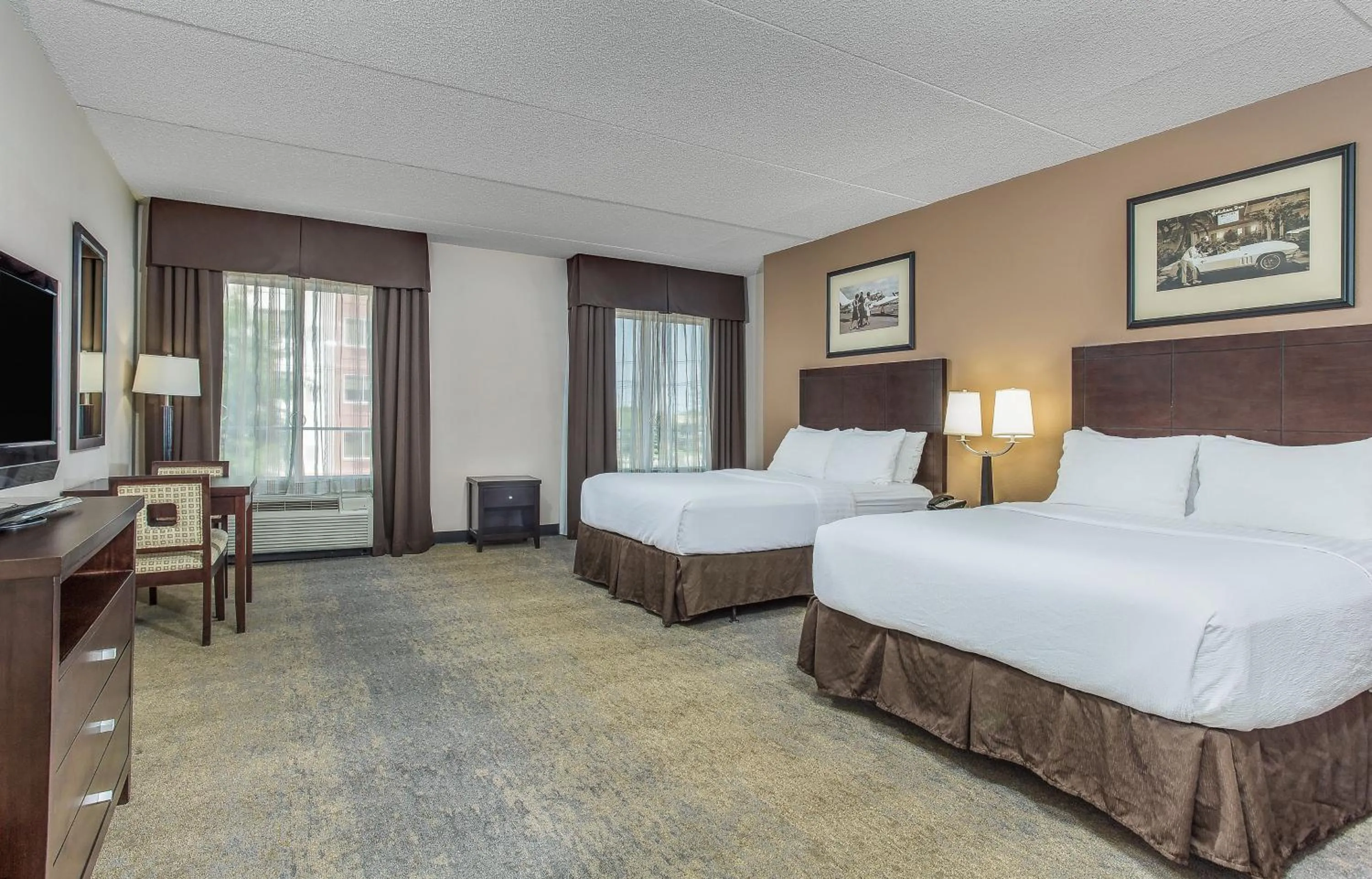 Bed in Holiday Inn Louisville Airport - Fair/Expo by IHG