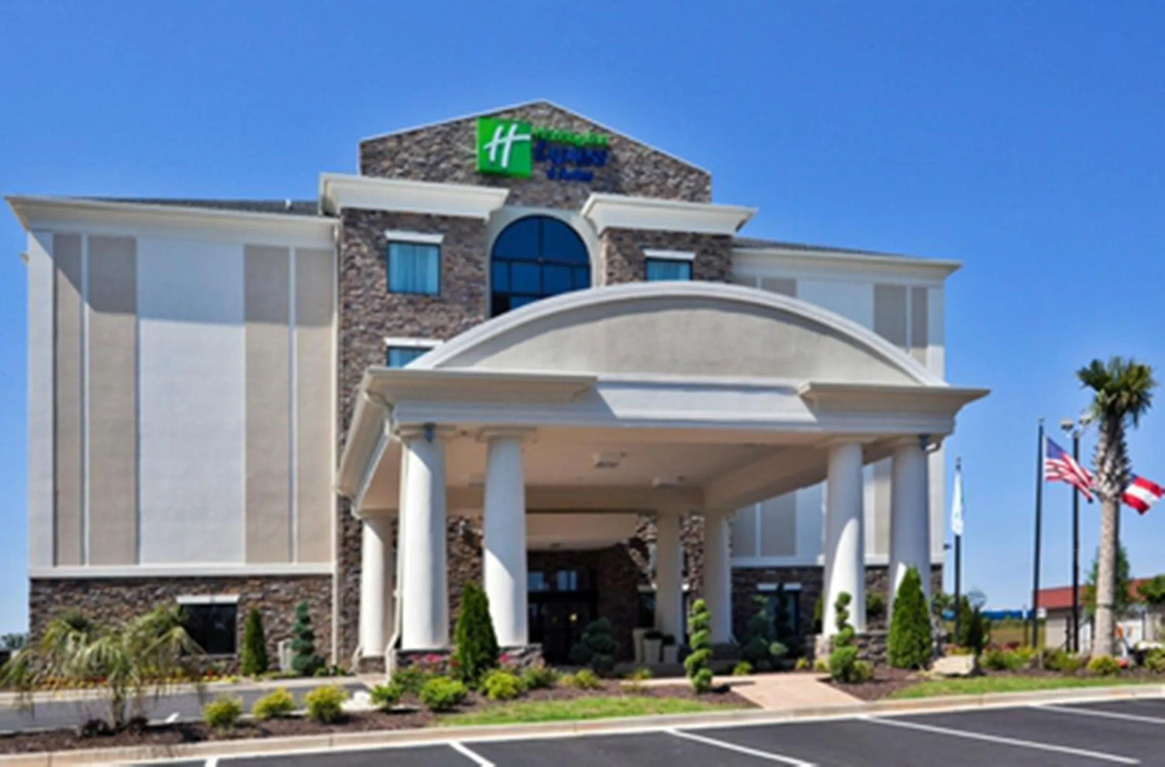 Property building in Holiday Inn Express & Suites Atlanta Southwest-Fairburn