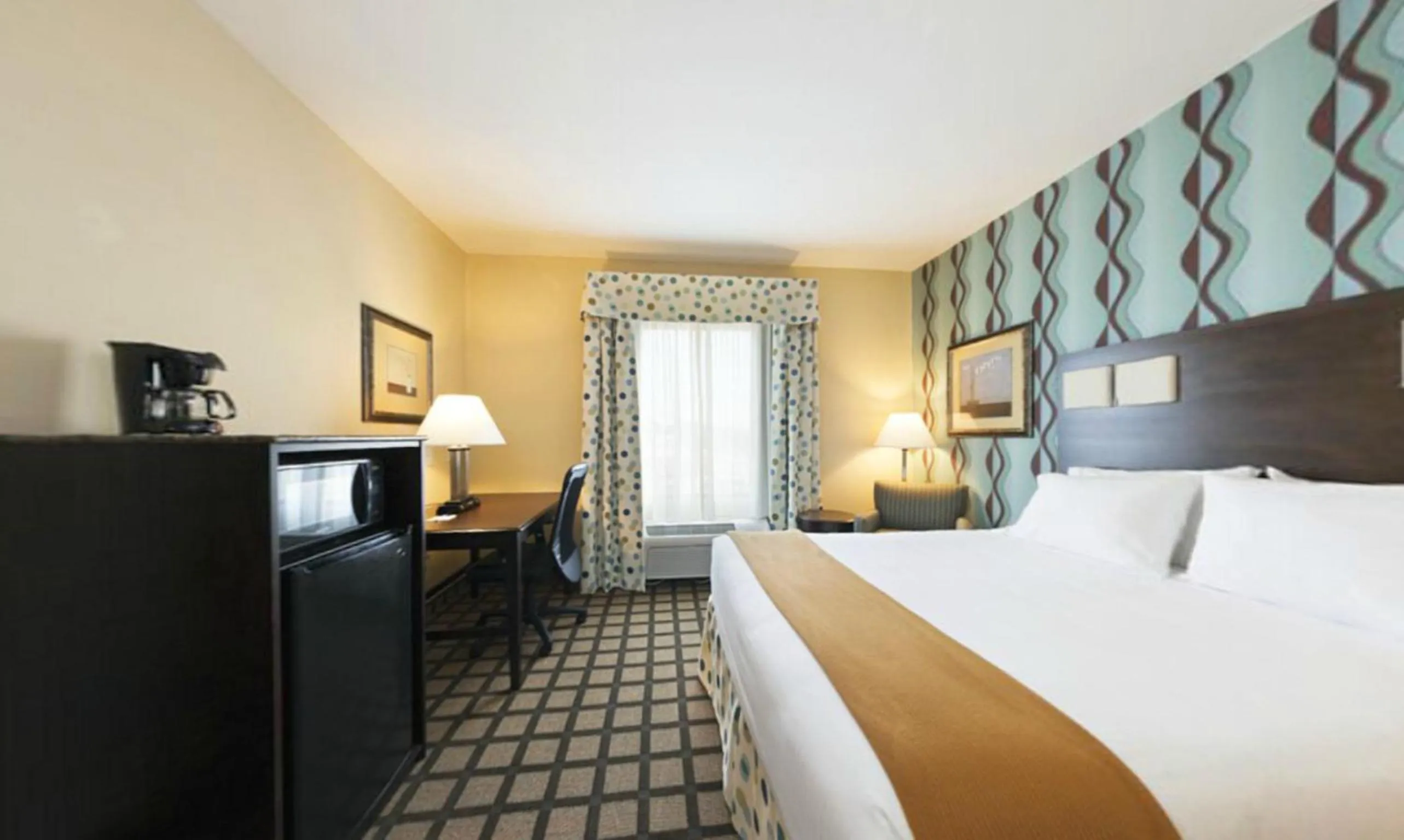 Photo of the whole room, Bed in Holiday Inn Express & Suites Atlanta Southwest-Fairburn