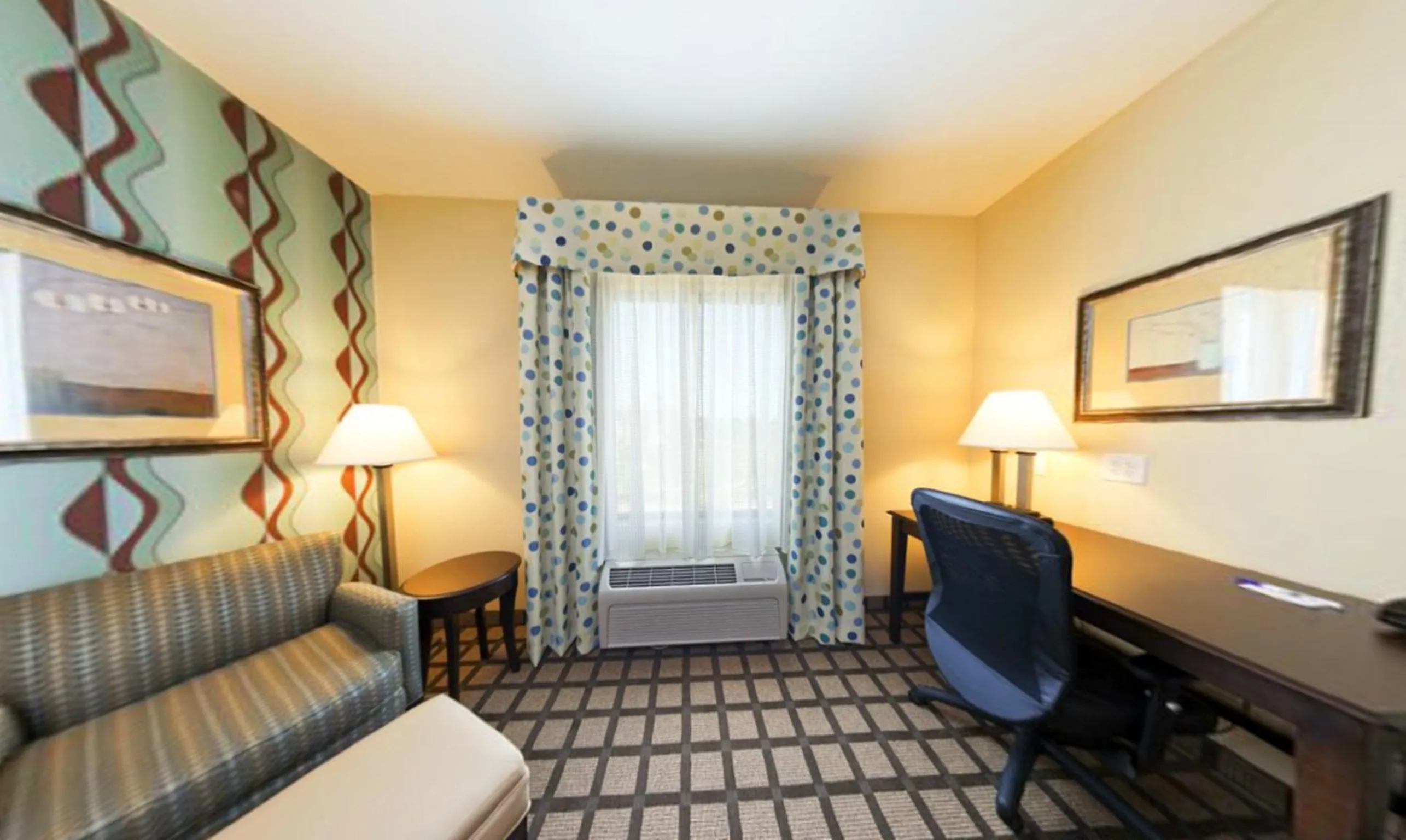 Seating area in Holiday Inn Express & Suites Atlanta Southwest-Fairburn