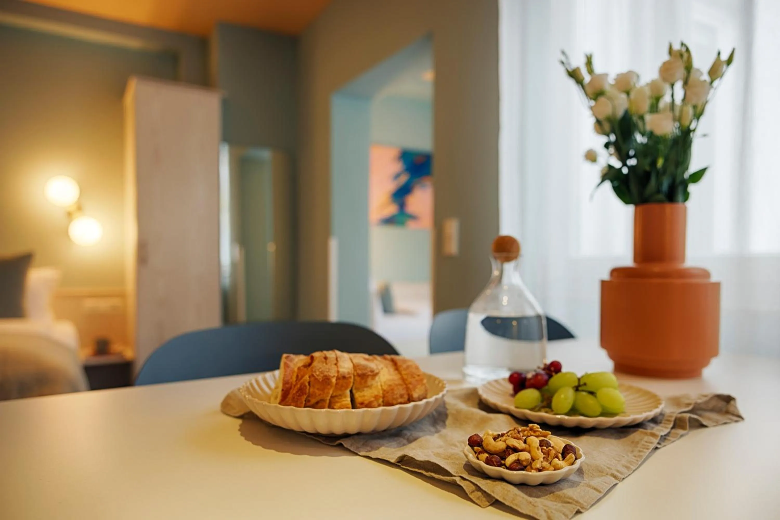 Photo of the whole room in Hotel Kunterbunt - by homekeepers