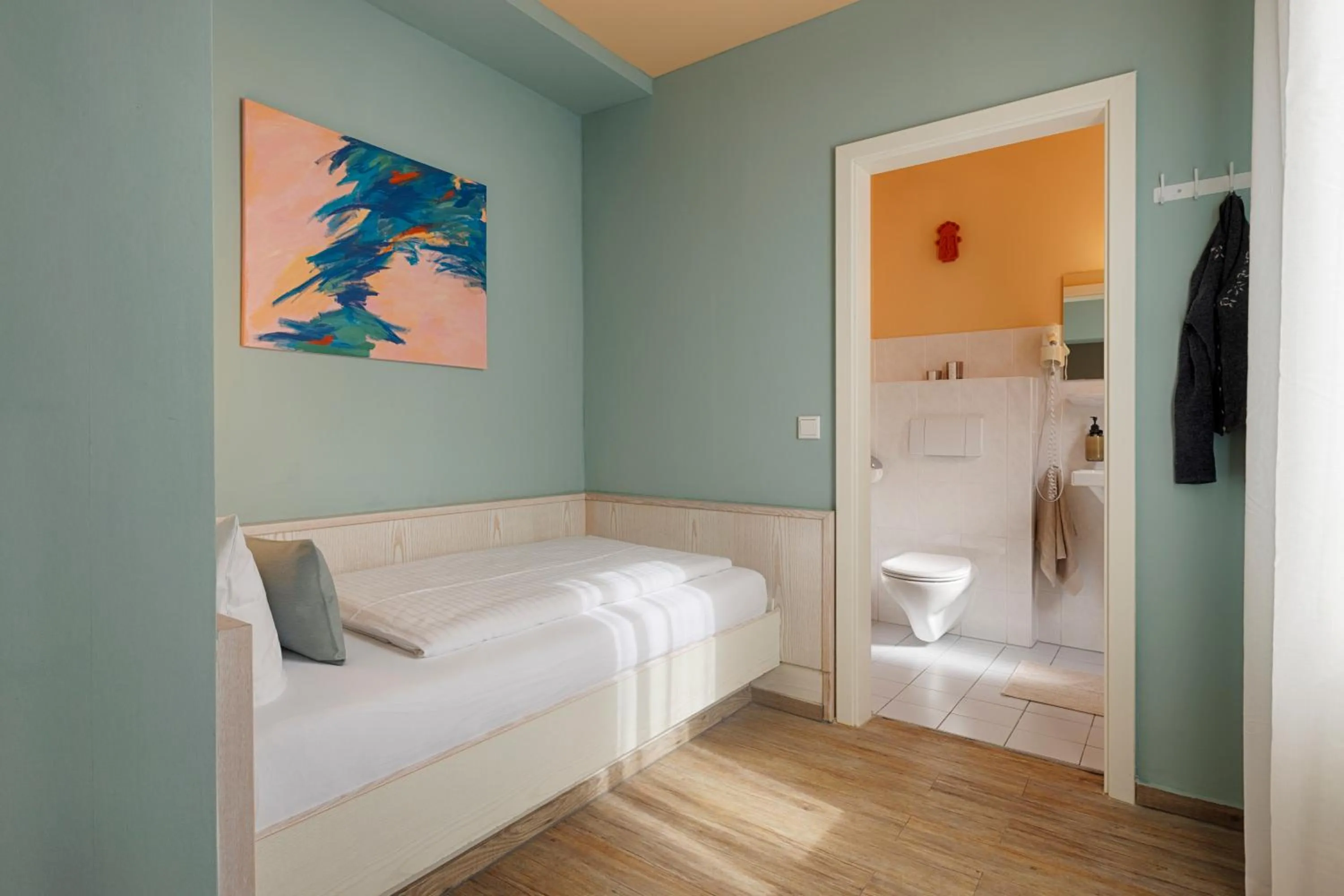 Bed in Hotel Kunterbunt - by homekeepers