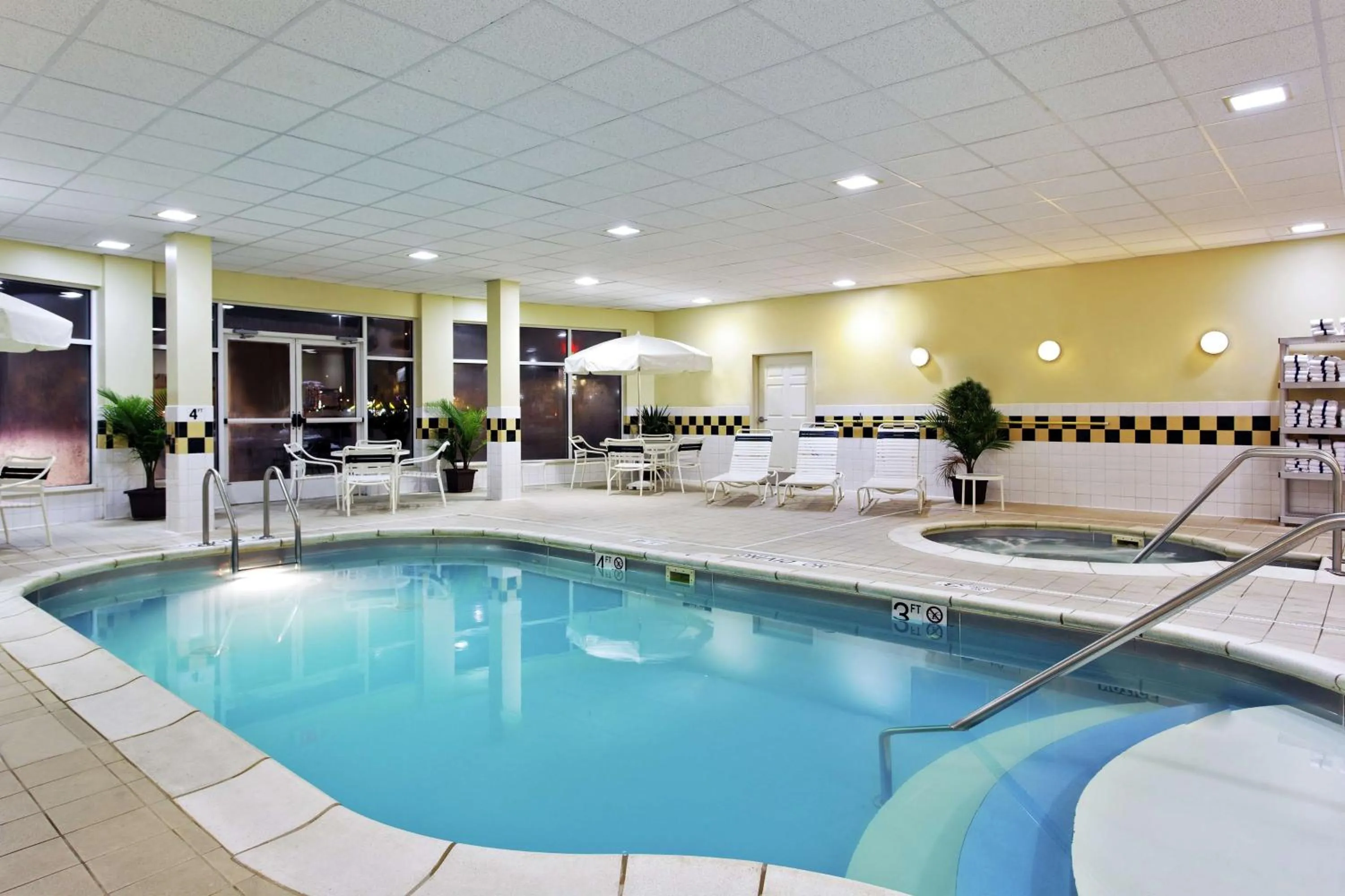 Swimming pool in Hilton Garden Inn Springfield, IL