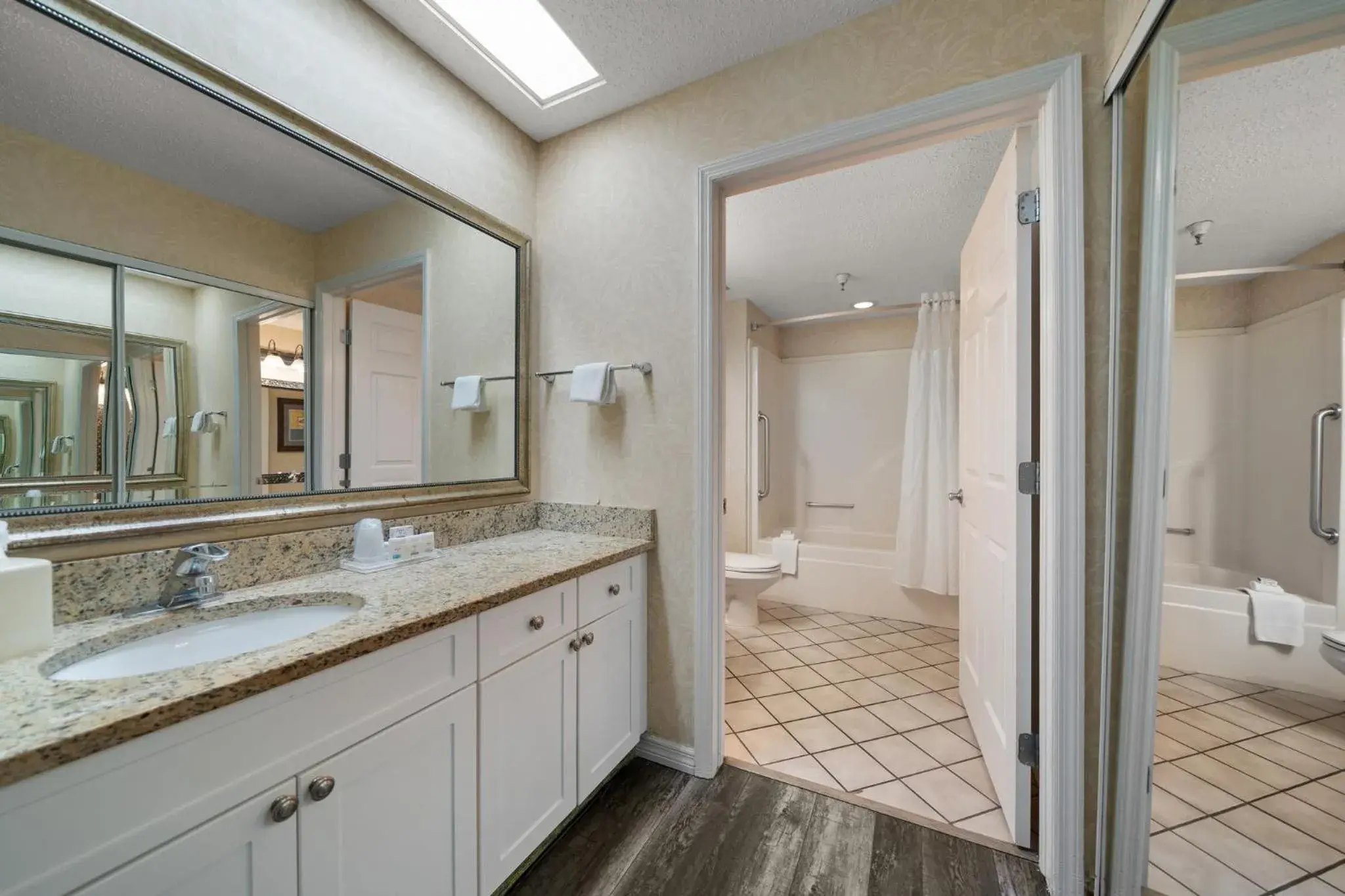 One-Bedroom Suite with Marina View - Non-Smoking in Holiday Inn & Suites Clearwater Beach S-Harbourside One-Bedroom Suite with Marina View - Non-Smoking in Holiday Inn & Suites Clearwater Beach S-Harbourside