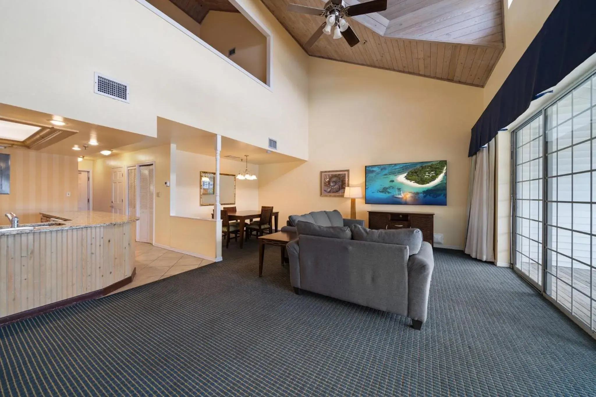 One-Bedroom King Suite in Holiday Inn & Suites Clearwater Beach S-Harbourside One-Bedroom King Suite in Holiday Inn & Suites Clearwater Beach S-Harbourside