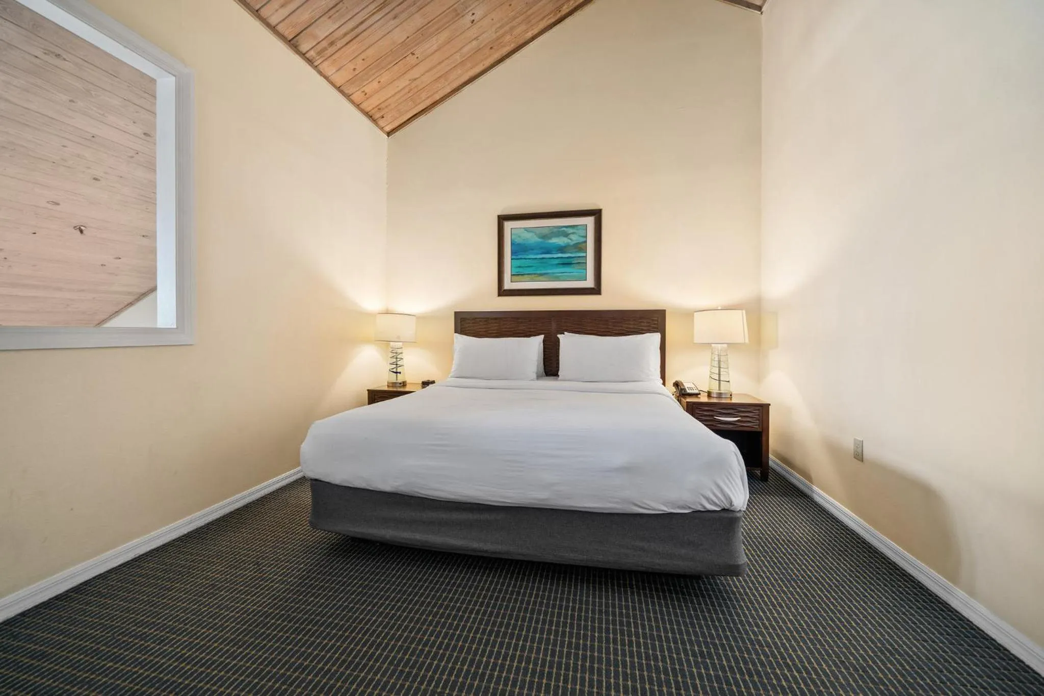 Photo of the whole room, Bed in Holiday Inn & Suites Clearwater Beach S-Harbourside