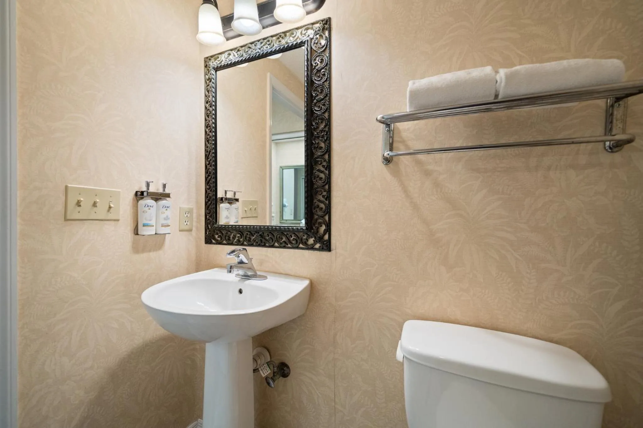 Photo of the whole room in Holiday Inn & Suites Clearwater Beach S-Harbourside