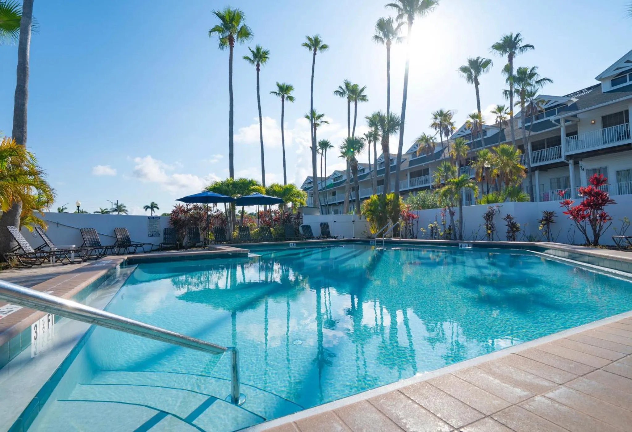 Swimming pool in Holiday Inn & Suites Clearwater Beach S-Harbourside