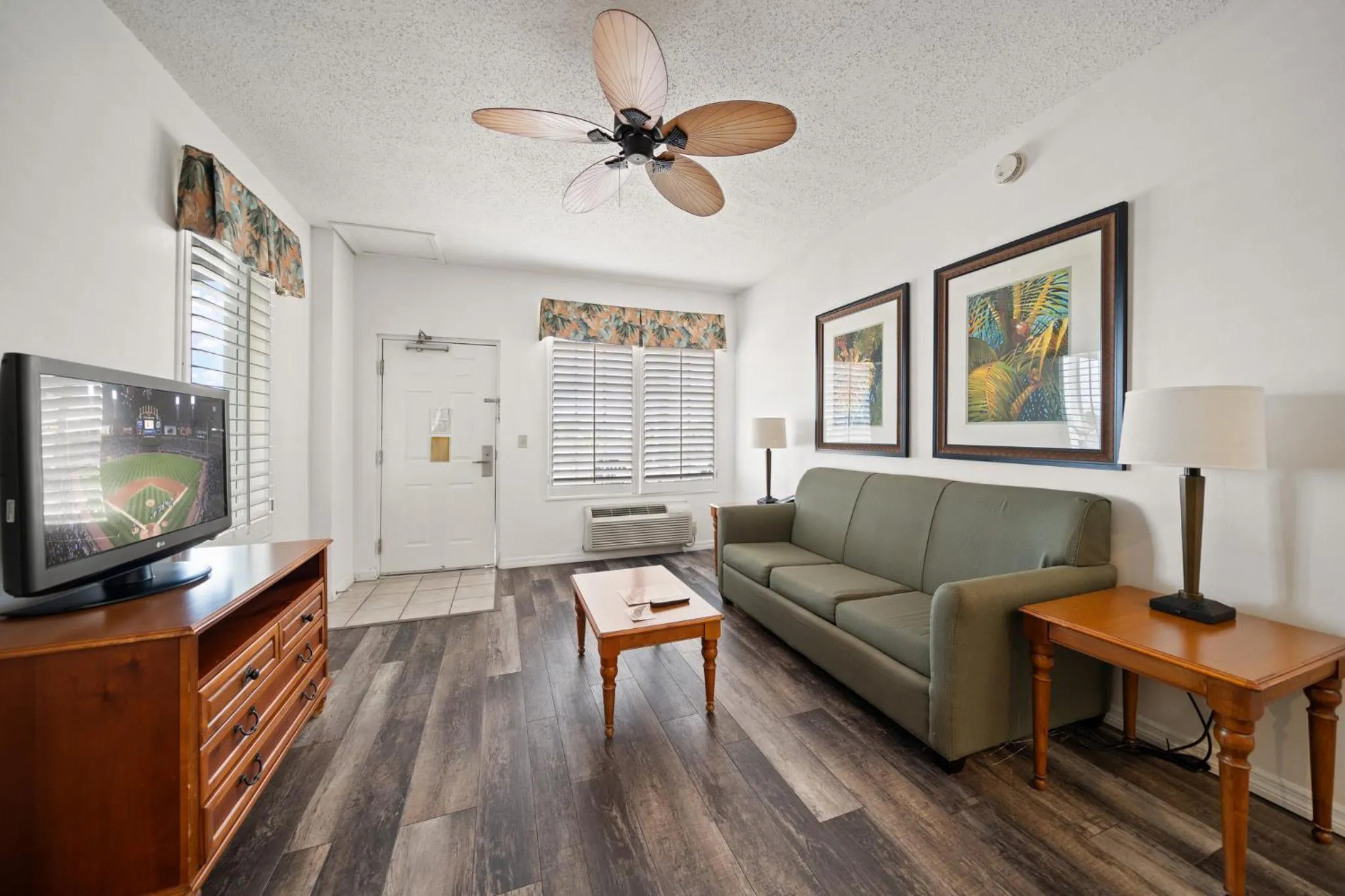 Photo of the whole room in Holiday Inn & Suites Clearwater Beach S-Harbourside