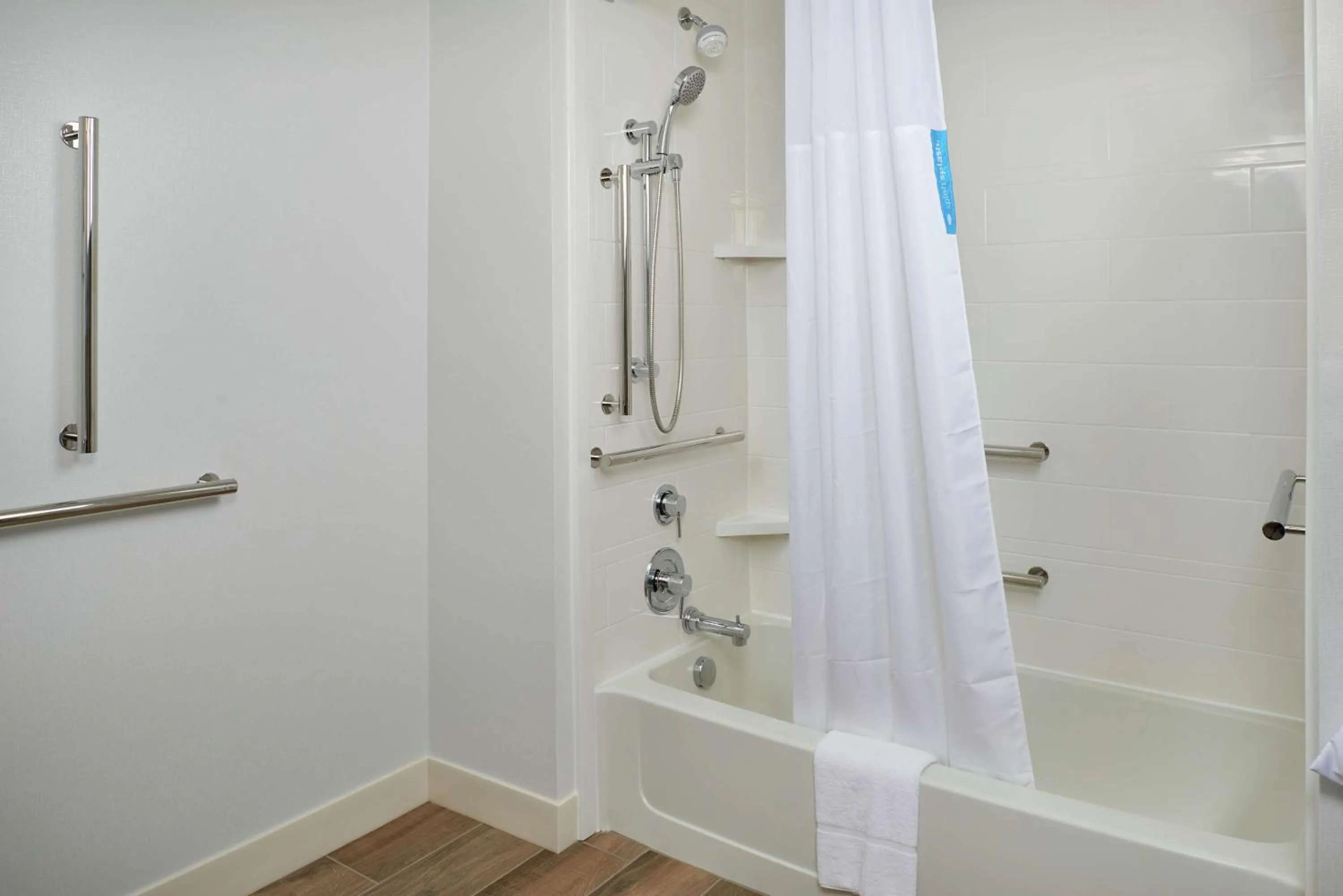 Bathroom in Hampton Inn & Suites Rogers