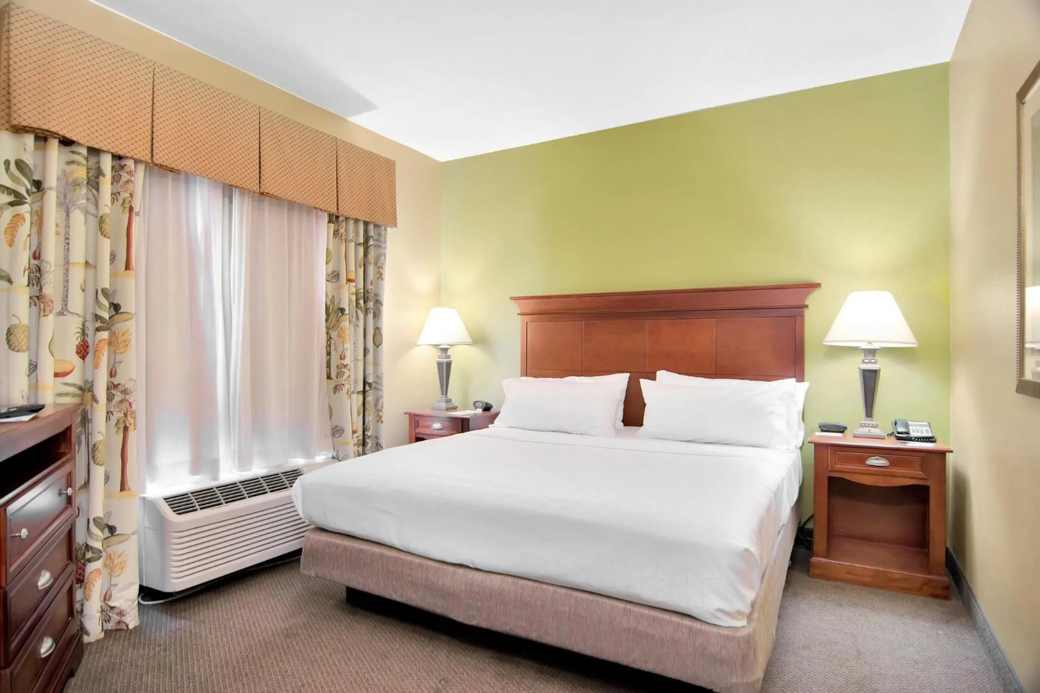 Bedroom, Bed in Holiday Inn Express Hotel & Suites DFW West - Hurst by IHG