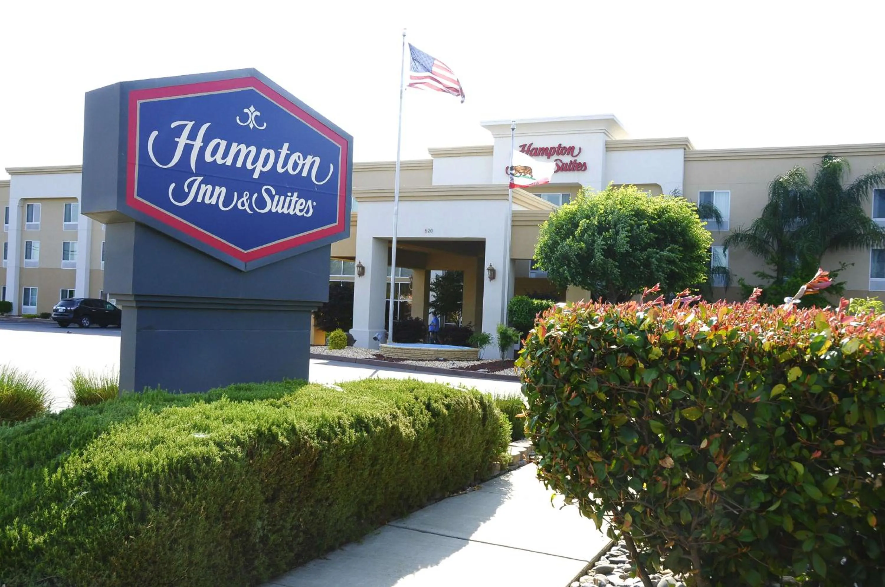 Property building in Hampton Inn & Suites Red Bluff