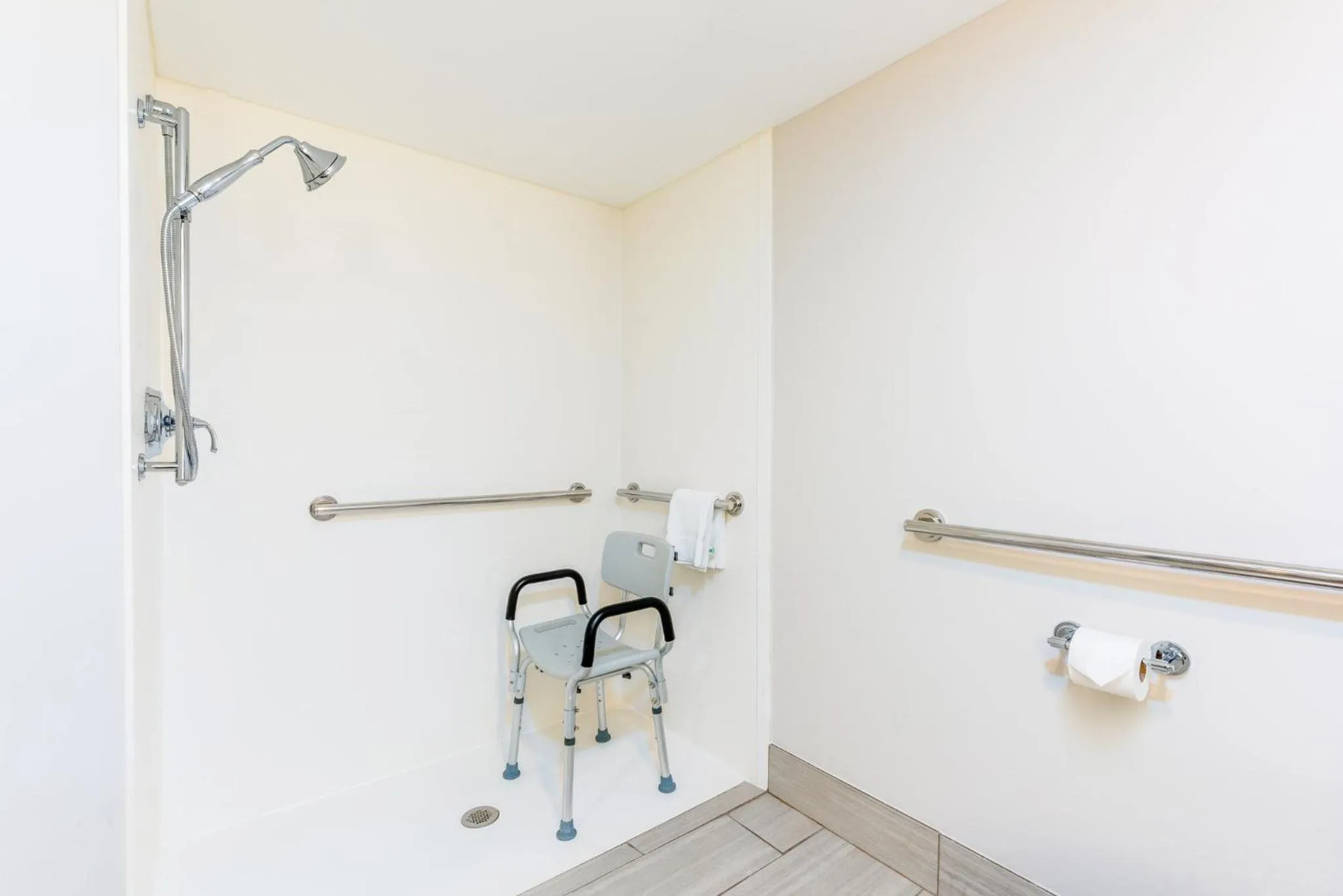 Photo of the whole room in Holiday Inn Express Hotel & Suites Bradenton West by IHG