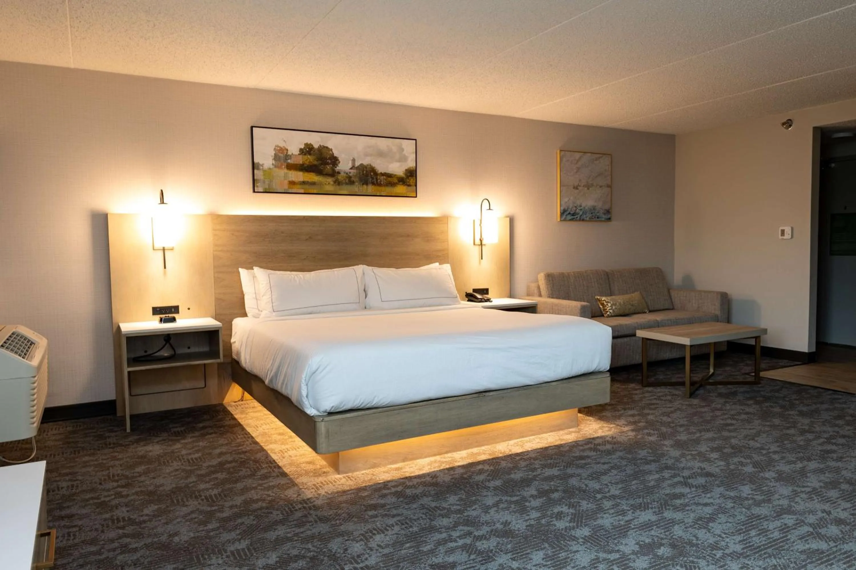 Bed in DoubleTree by Hilton Austin, MN