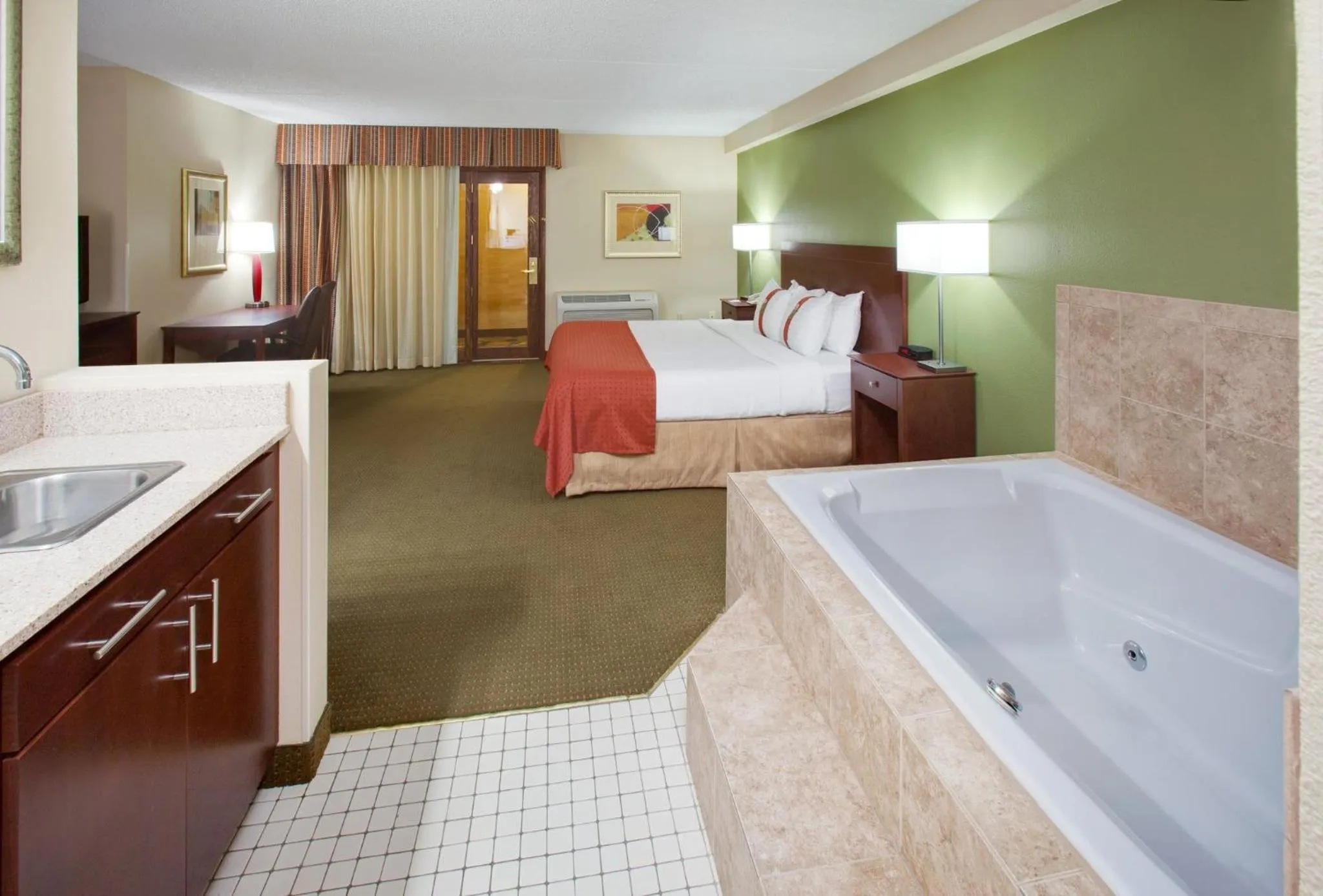 Photo of the whole room, Bed in DoubleTree by Hilton Austin, MN