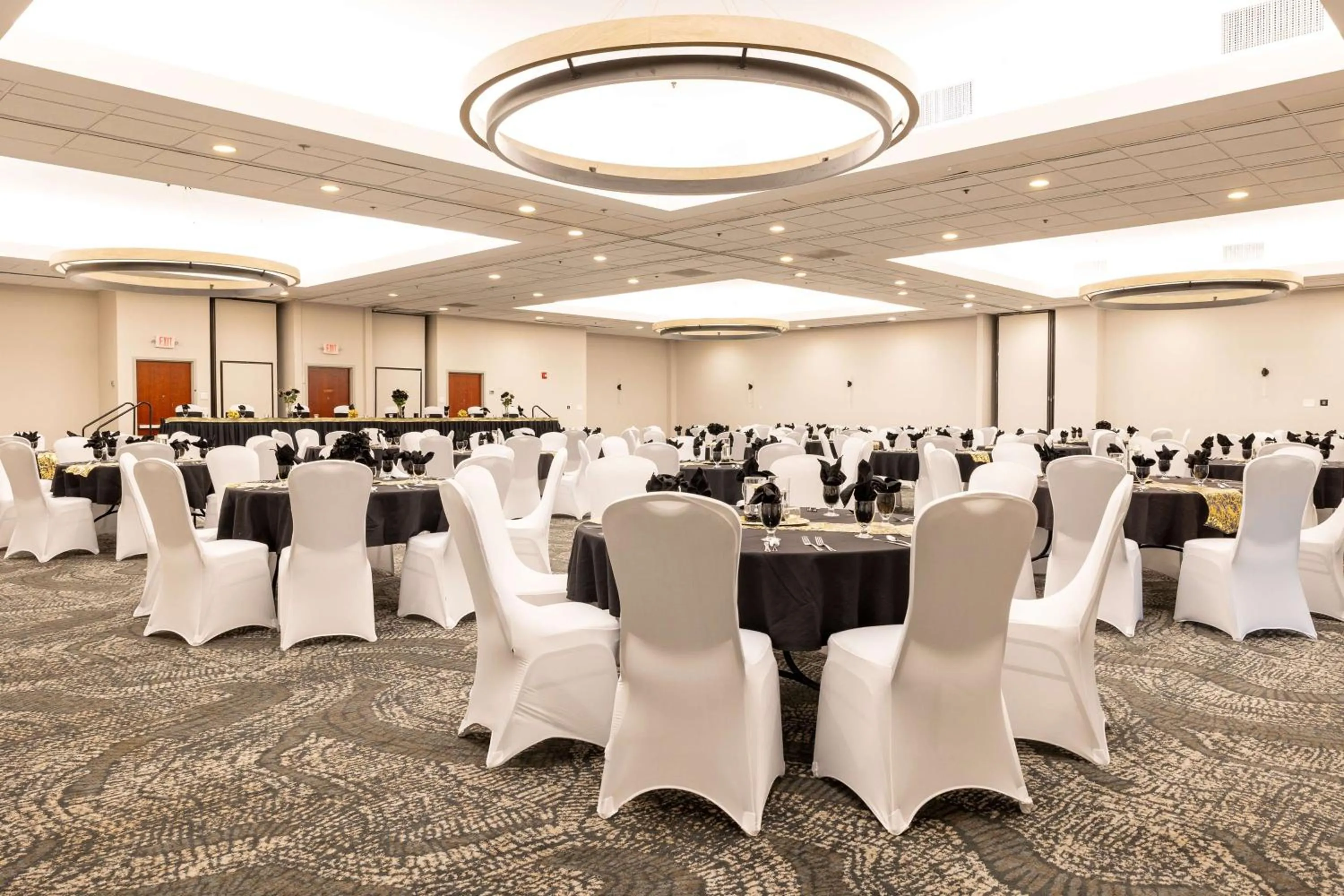 Meeting/conference room in DoubleTree by Hilton Austin, MN