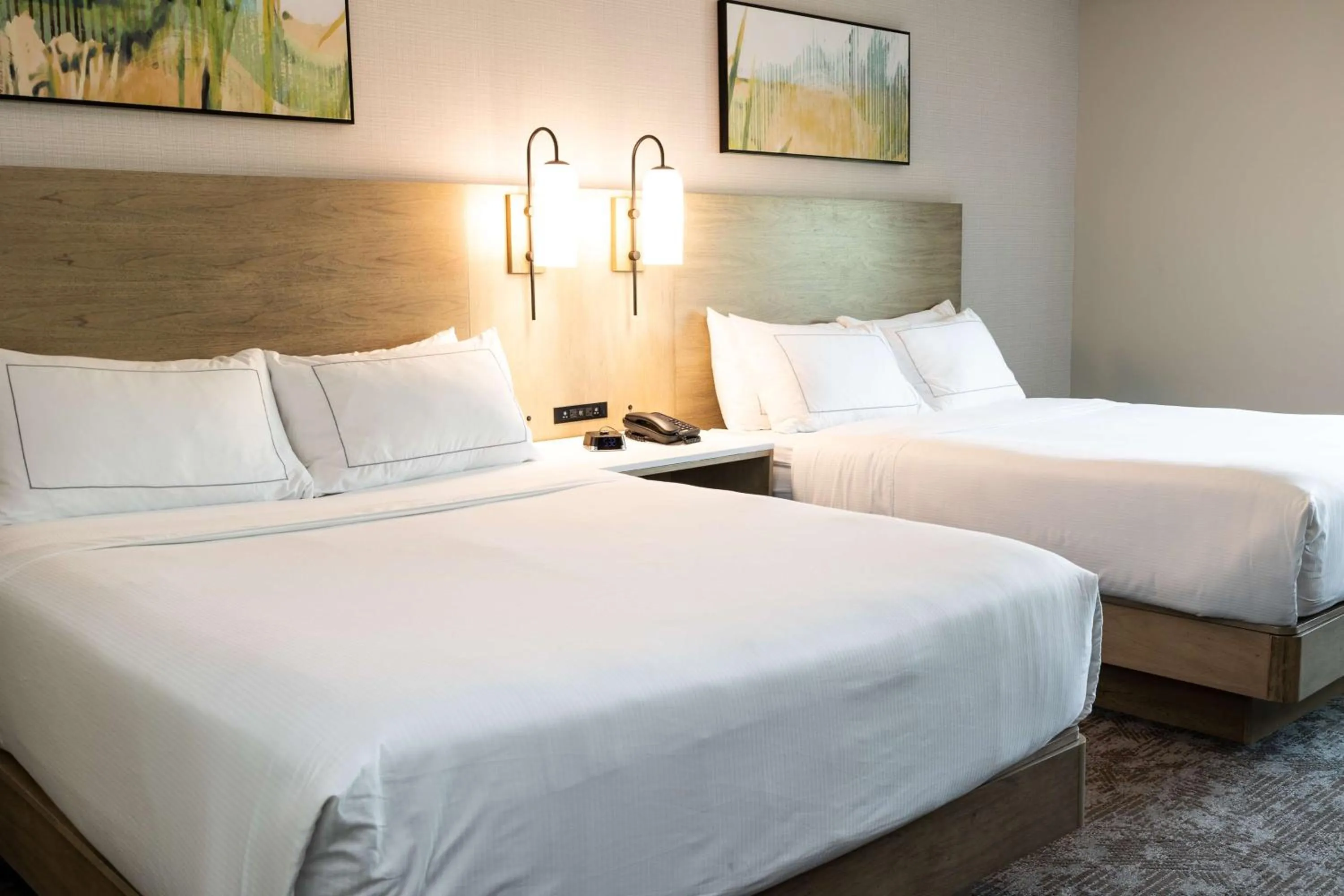 Bed in DoubleTree by Hilton Austin, MN