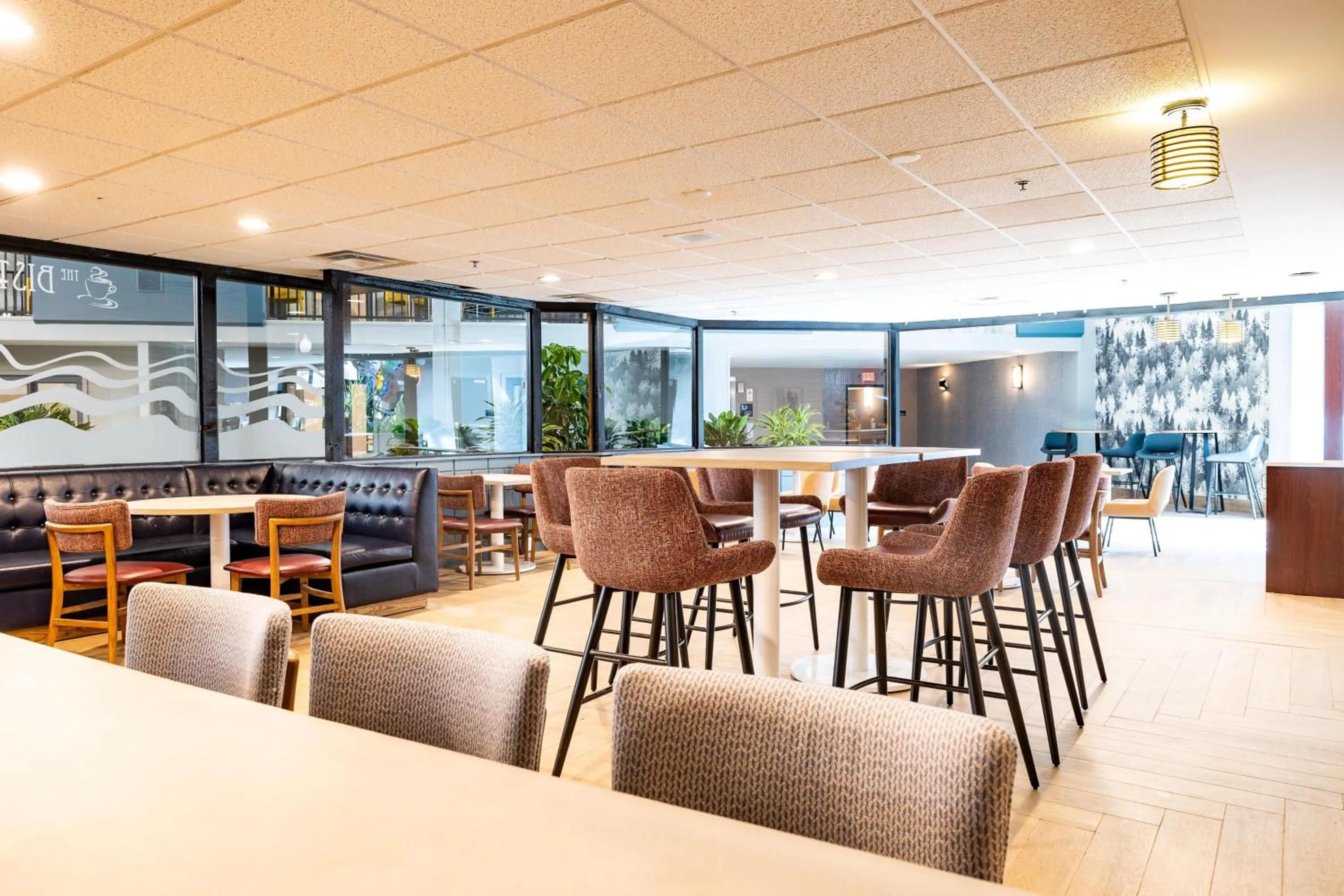 Restaurant/places to eat in DoubleTree by Hilton Austin, MN