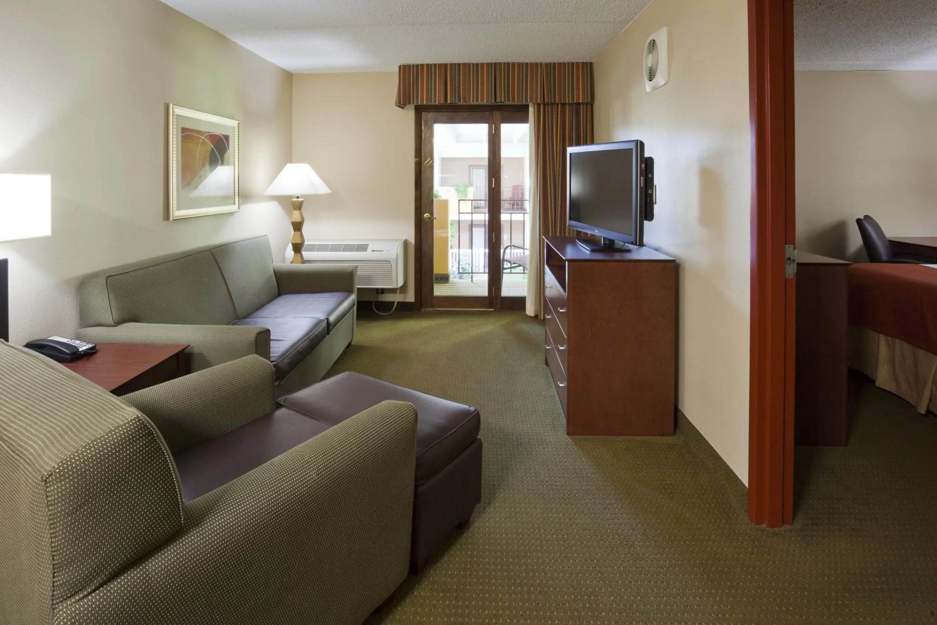 Photo of the whole room, Bed in DoubleTree by Hilton Austin, MN