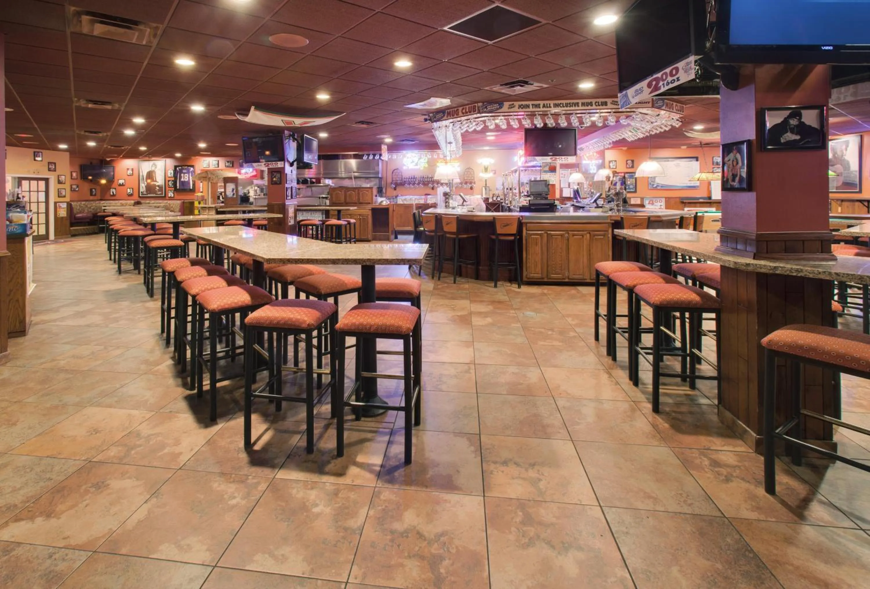 Lounge or bar in DoubleTree by Hilton Austin, MN