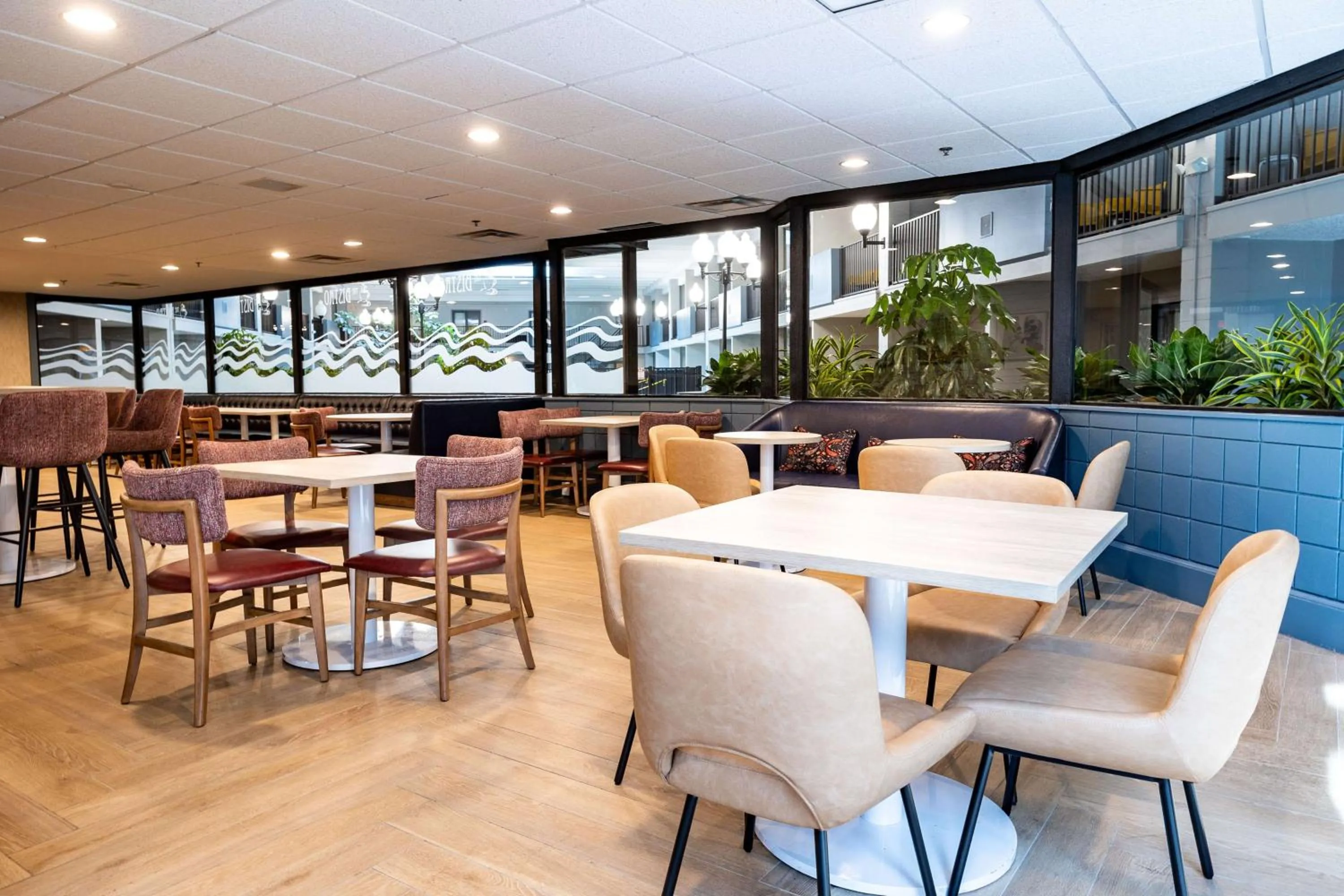 Restaurant/places to eat in DoubleTree by Hilton Austin, MN