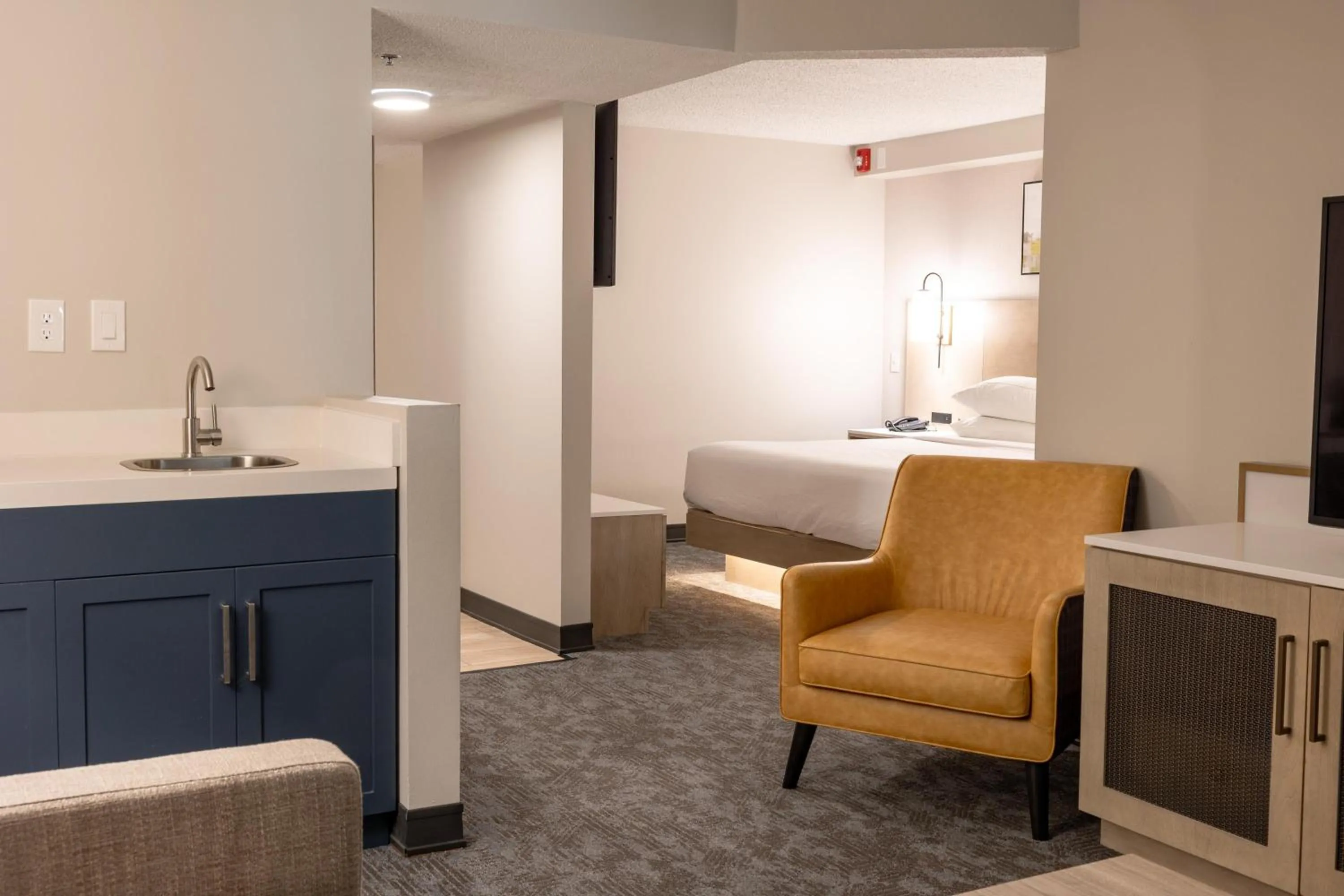 Bed in DoubleTree by Hilton Austin, MN