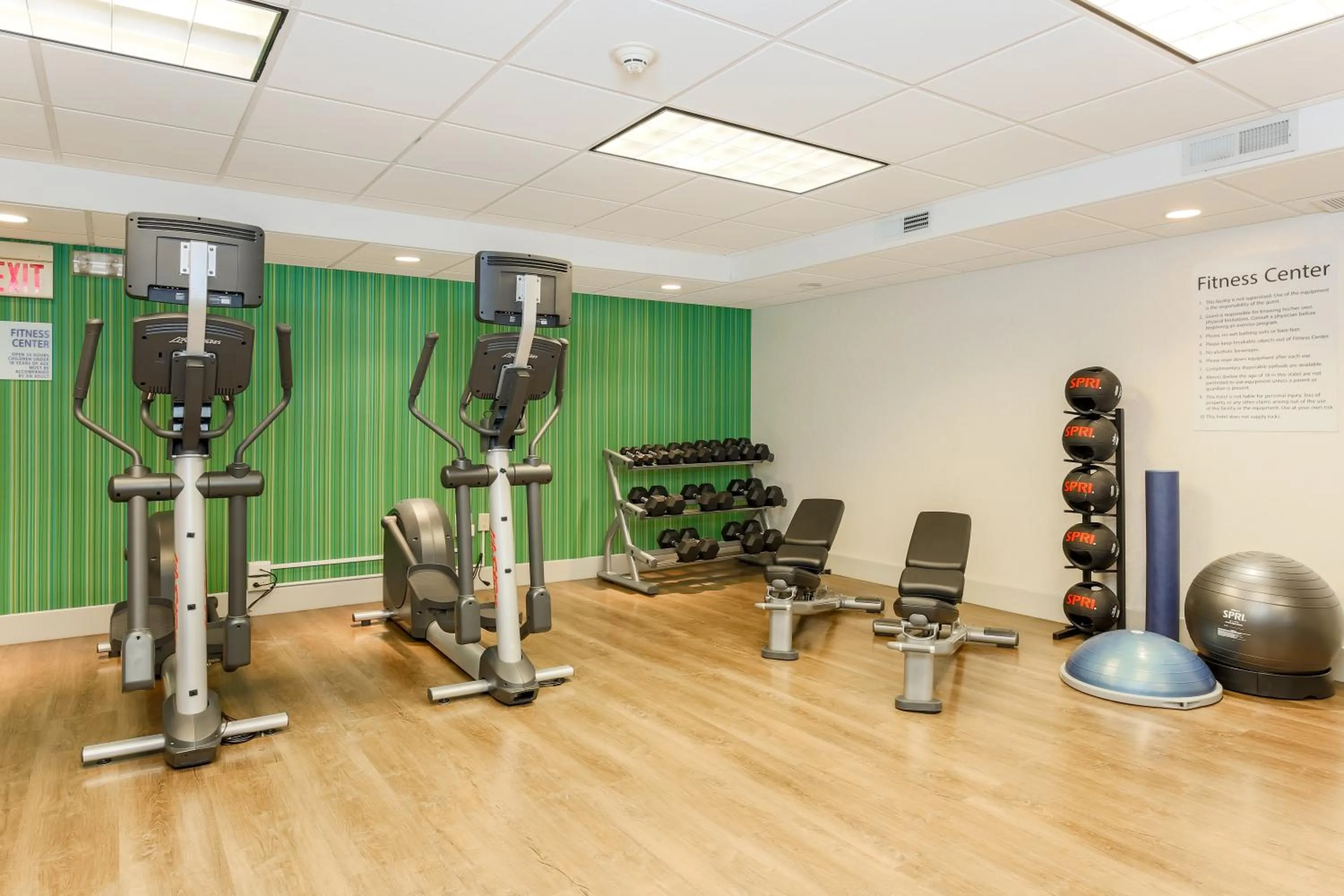Fitness centre/facilities in Holiday Inn Express Milwaukee - West Medical Center by IHG