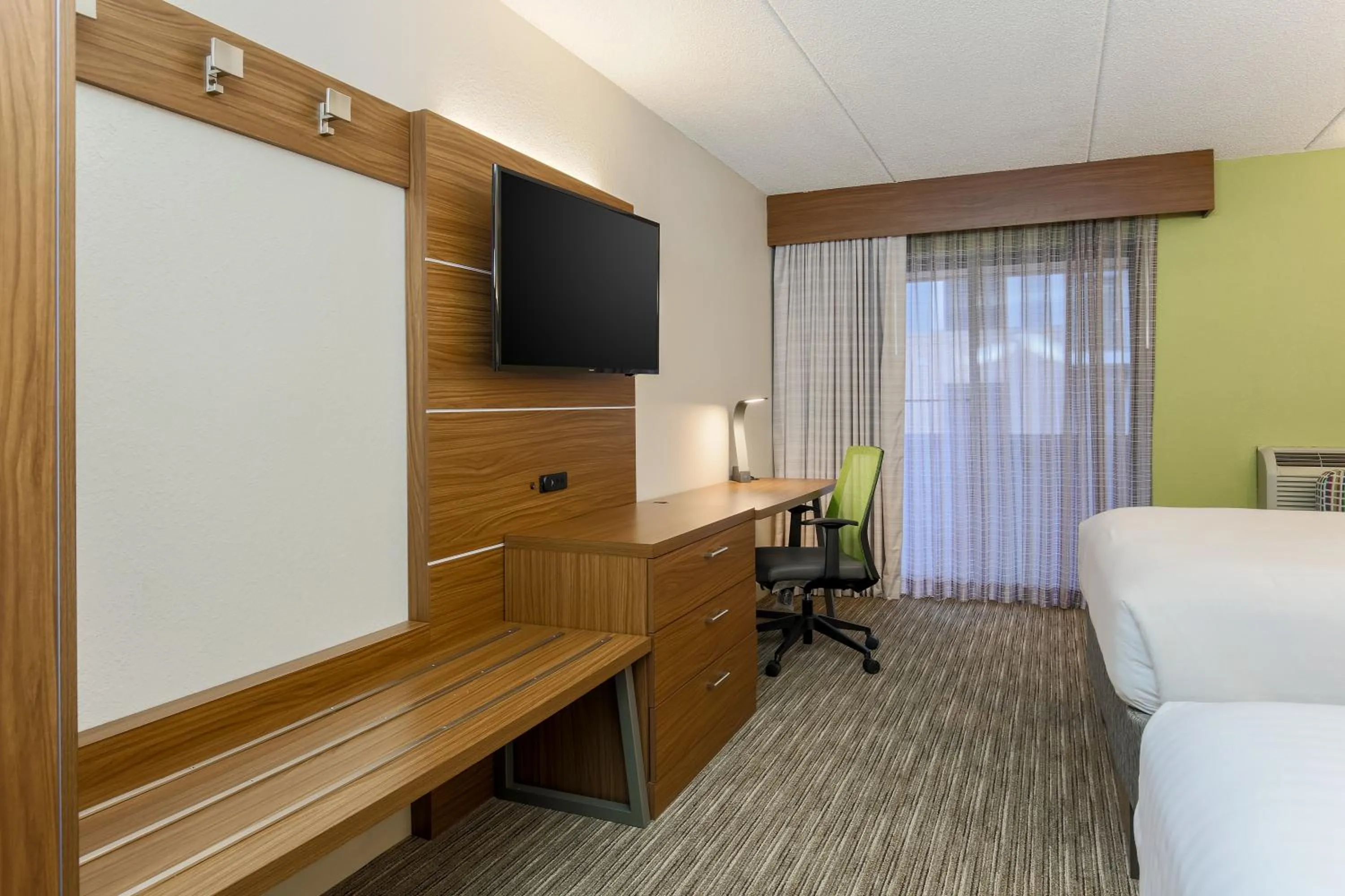 Photo of the whole room, Bed in Holiday Inn Express Milwaukee - West Medical Center by IHG