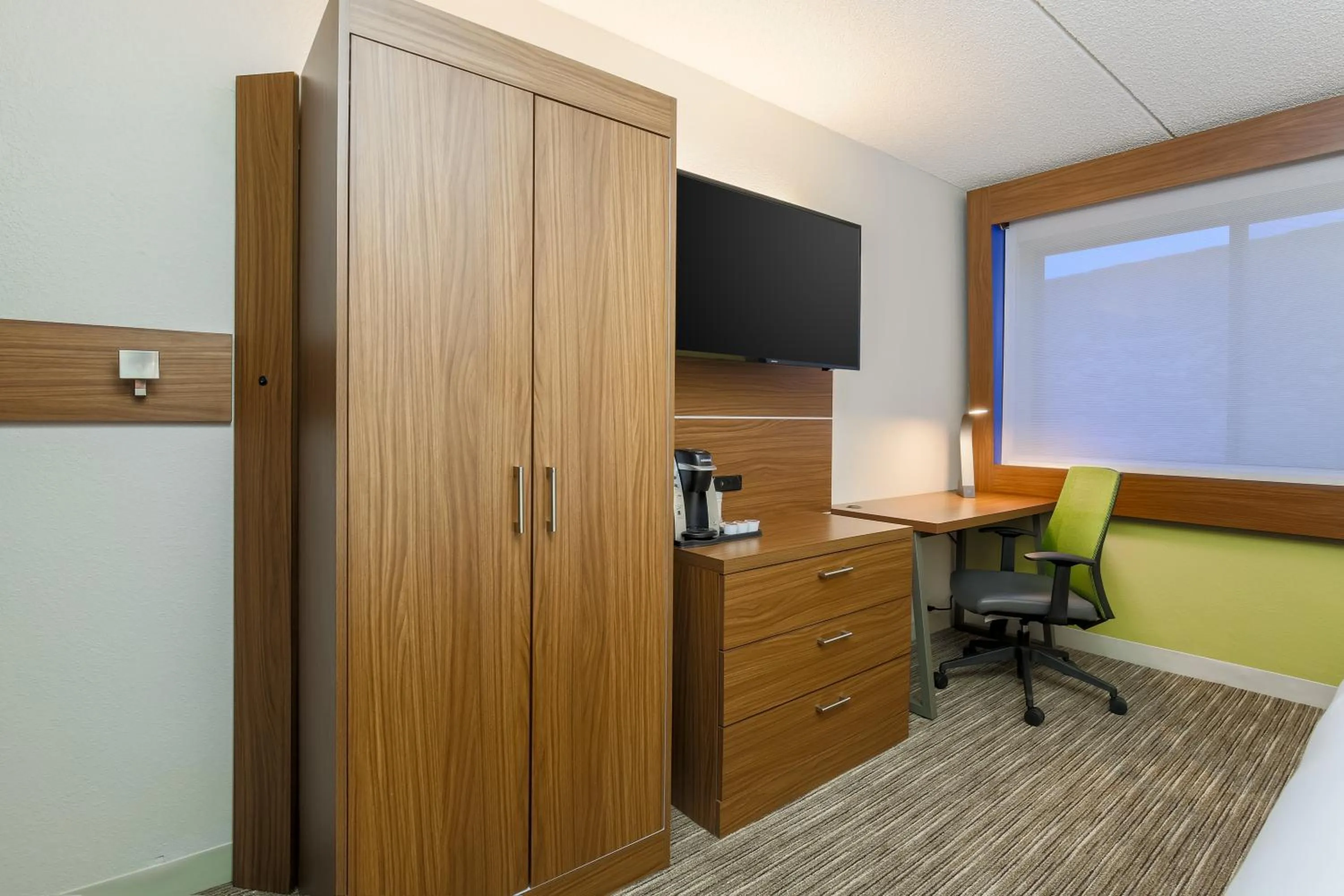 Photo of the whole room, Bed in Holiday Inn Express Milwaukee - West Medical Center by IHG