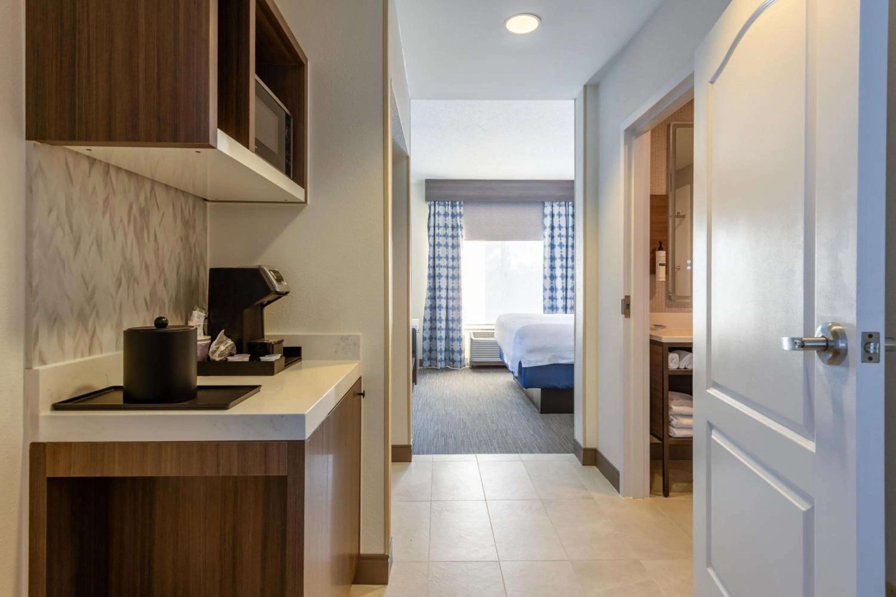 Bedroom in Hilton Garden Inn Auburn Riverwatch