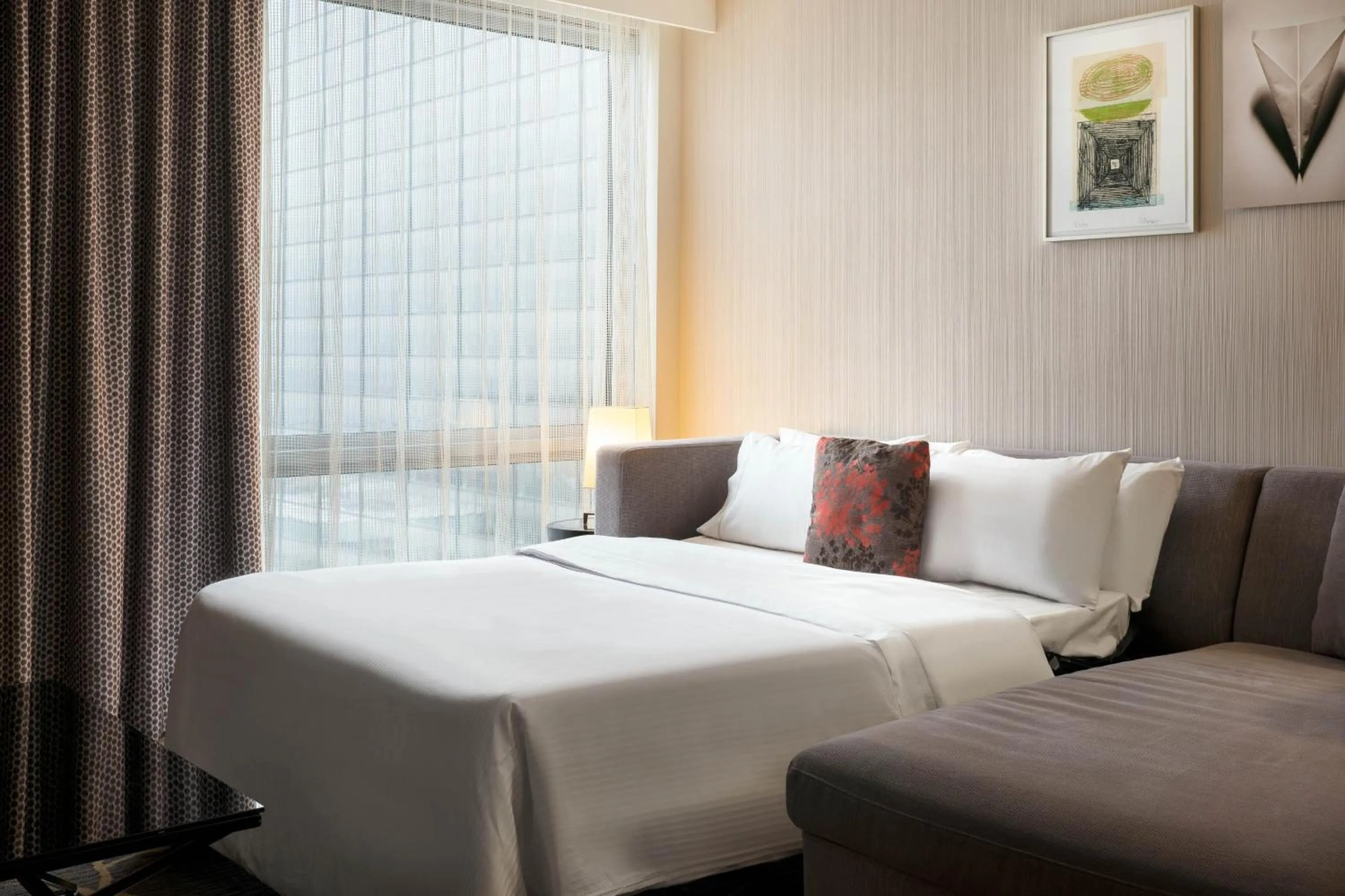 Photo of the whole room, Bed in The Westin Cleveland Downtown