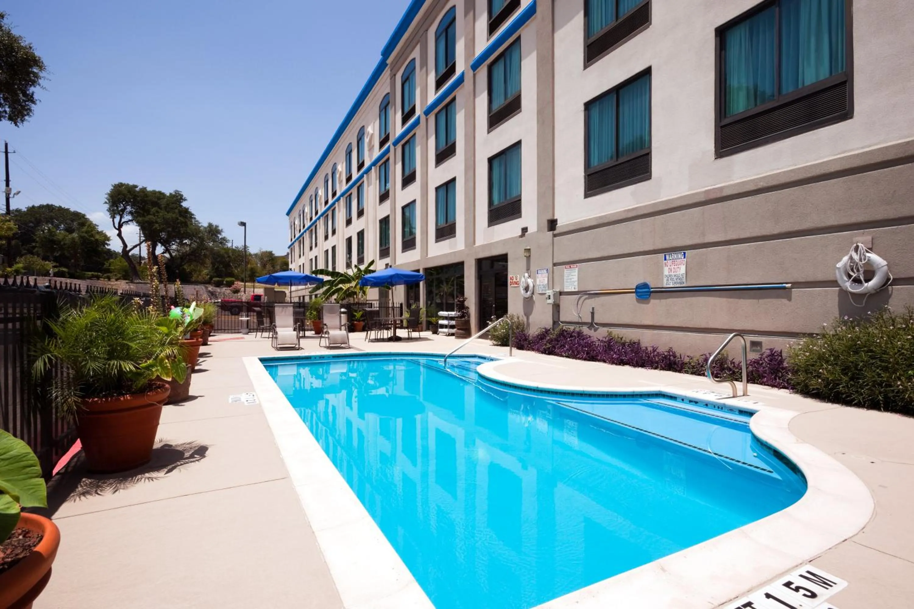 Swimming pool in Holiday Inn Express & Suites Austin North Central by IHG