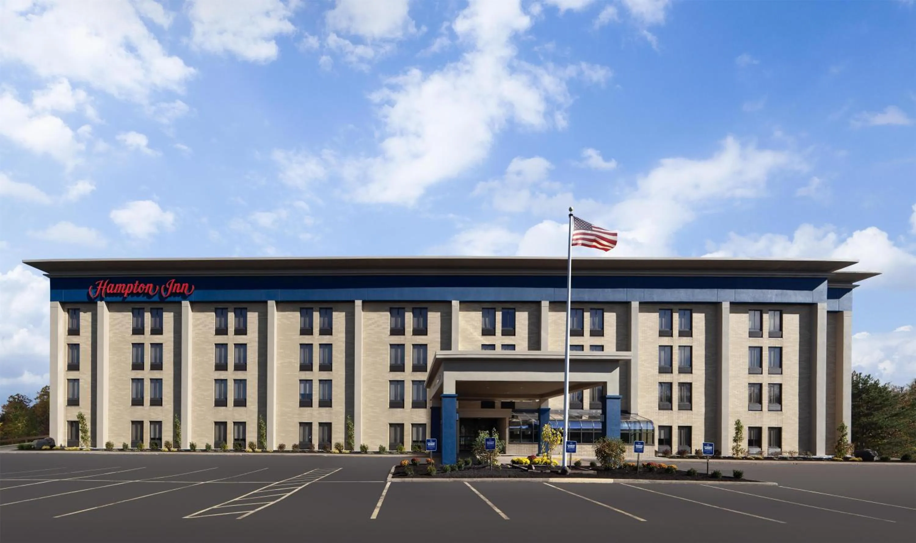Property building in Hampton Inn Cleveland-Solon