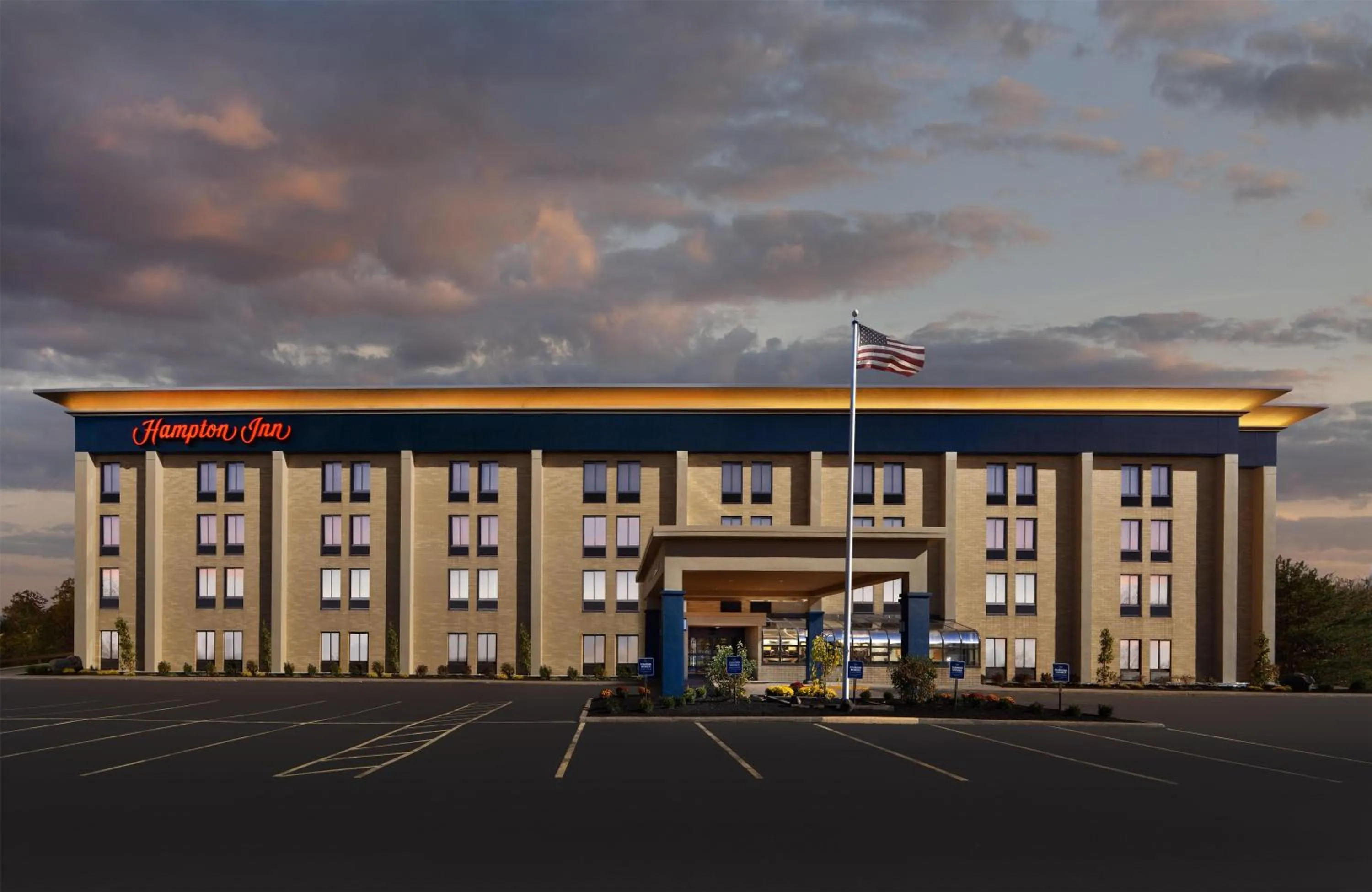Property building in Hampton Inn Cleveland-Solon