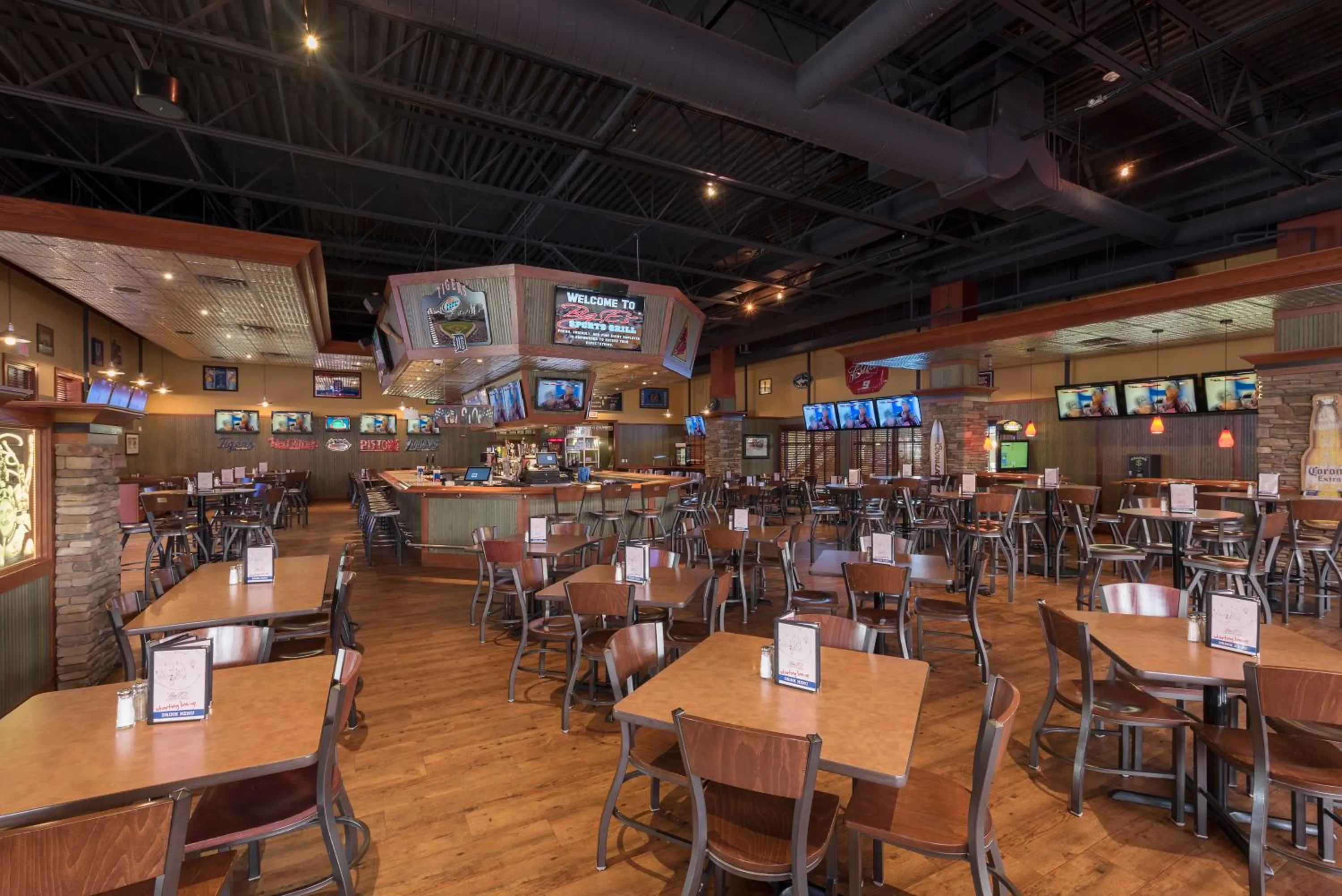 Lounge or bar in Holiday Inn Midland by IHG