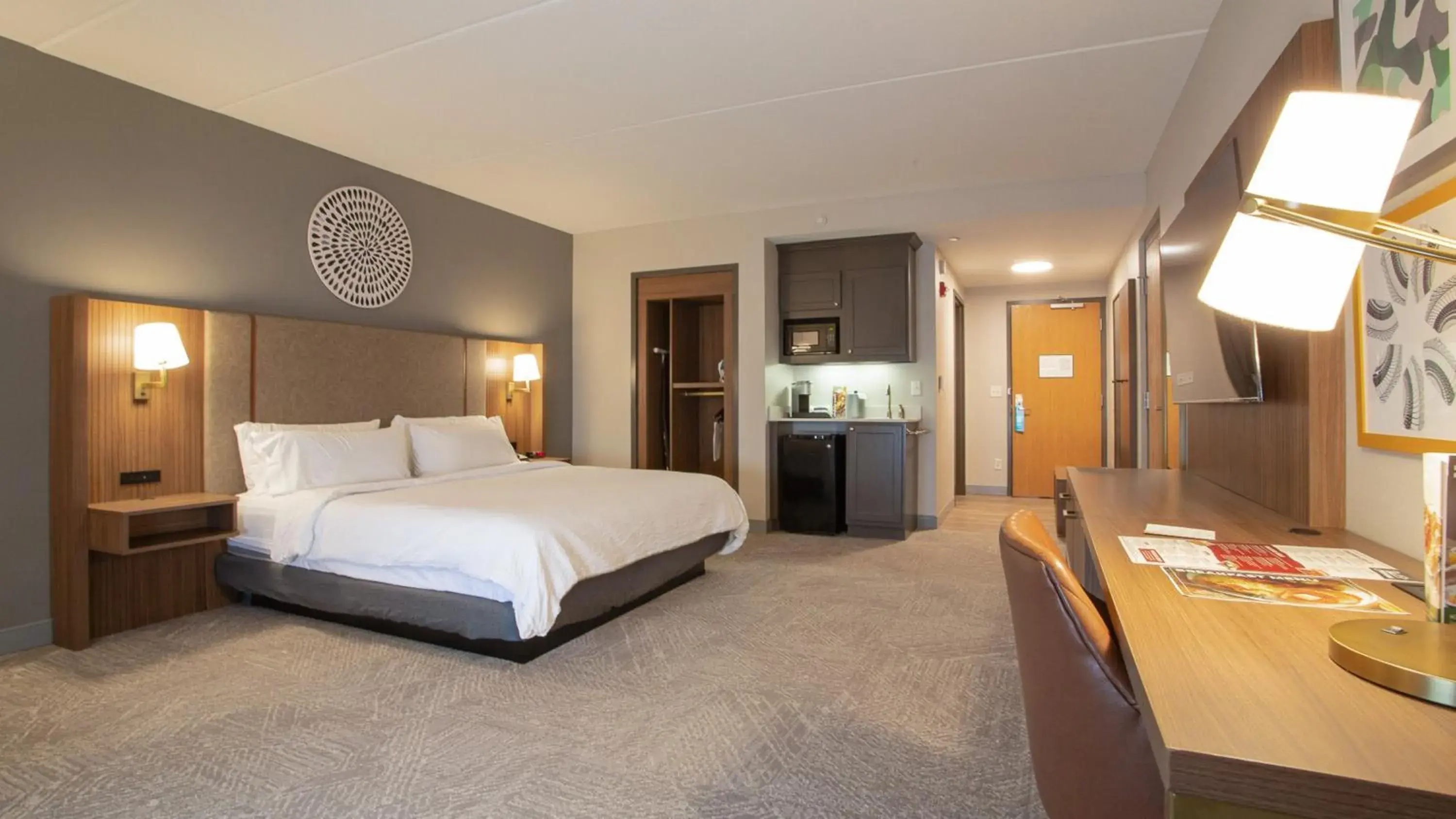 King Room - Mobility Access/Roll in Shower - Non-Smoking in Holiday Inn Midland by IHG King Room - Mobility Access/Roll in Shower - Non-Smoking in Holiday Inn Midland by IHG