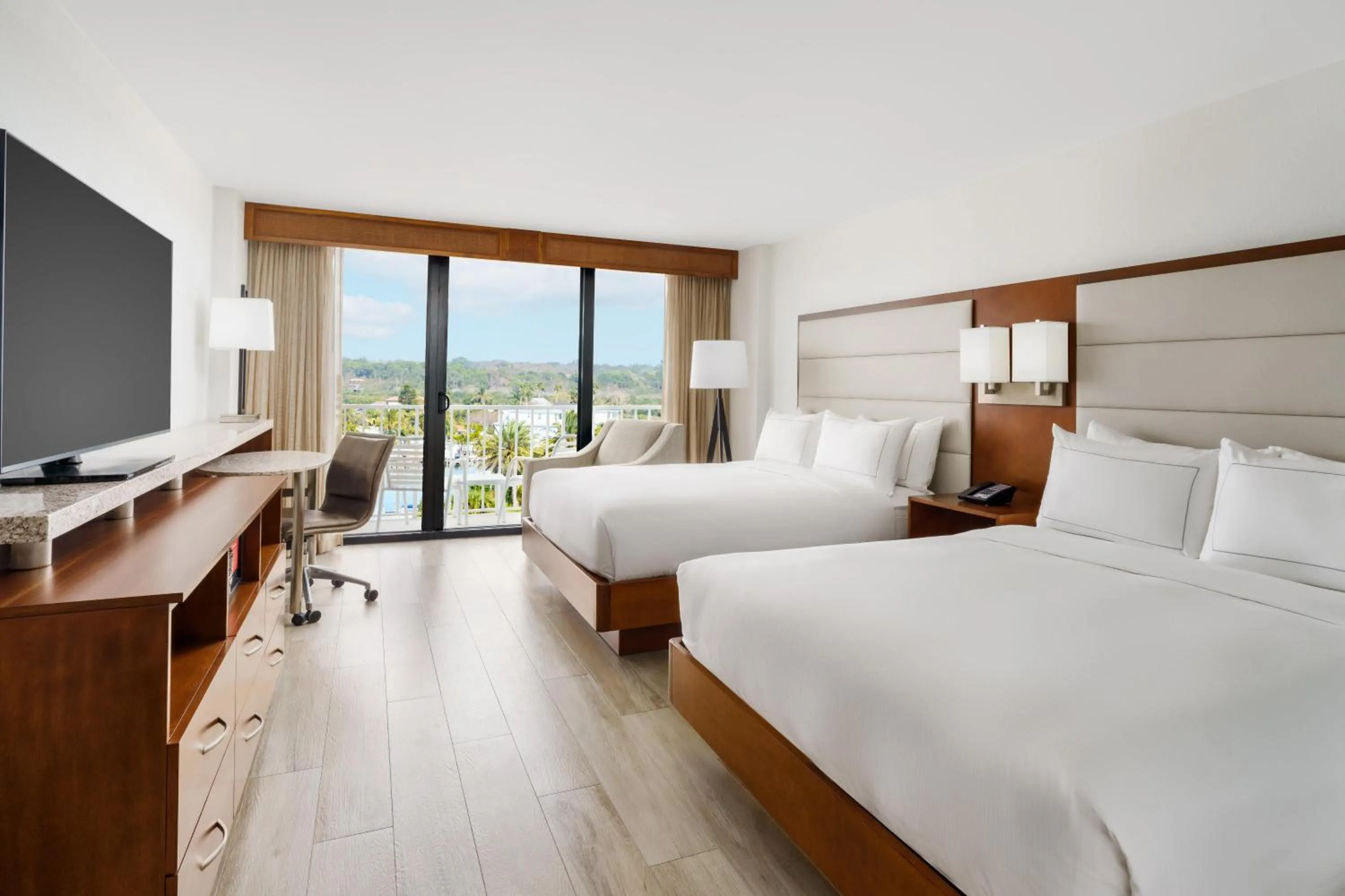 Bed in DoubleTree Beach Resort by Hilton Tampa Bay – North Redington Beach