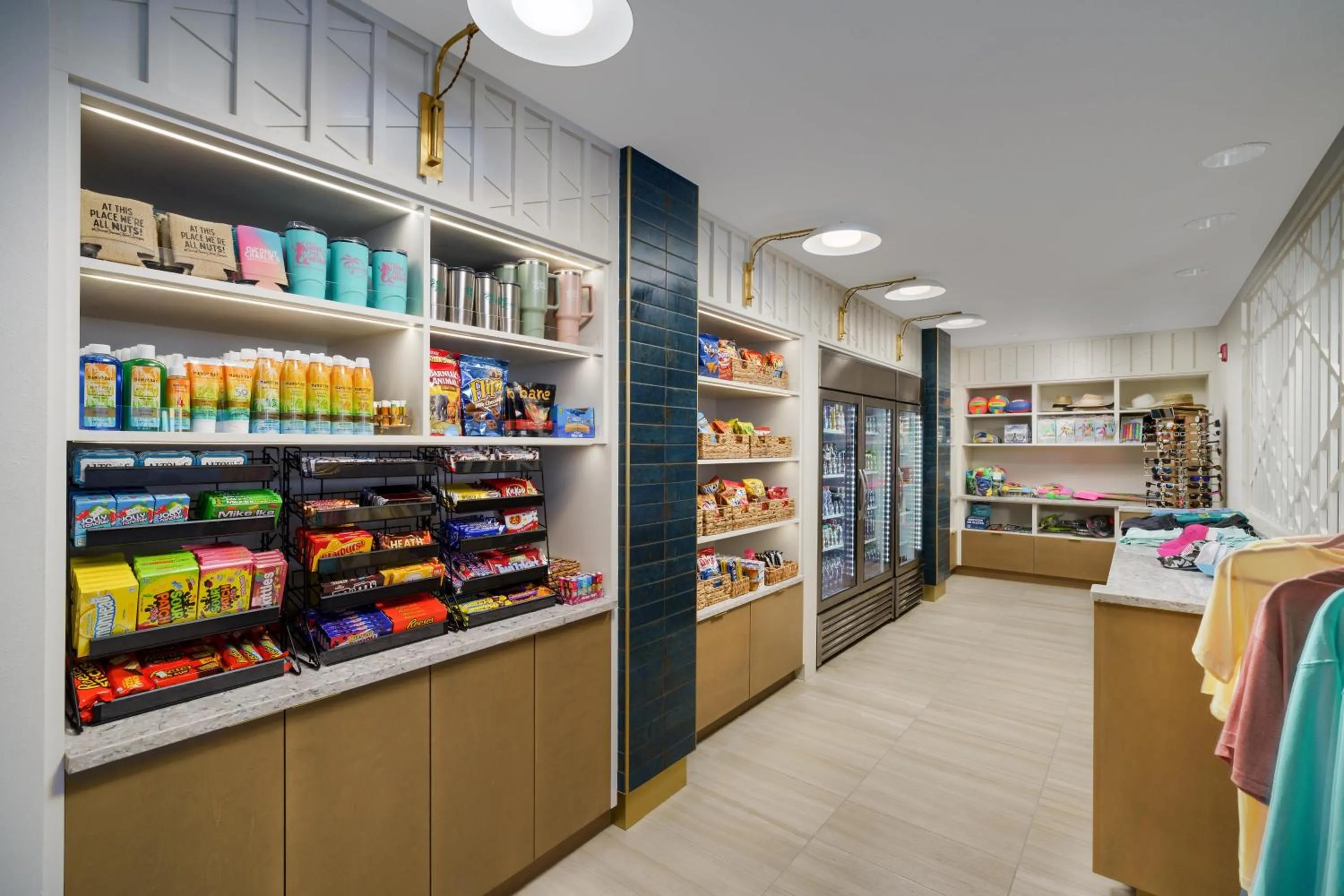 On-site shops in DoubleTree Beach Resort by Hilton Tampa Bay – North Redington Beach